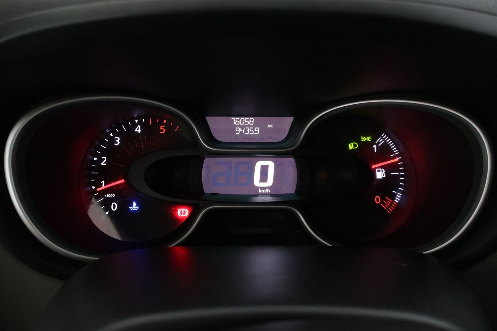 Nissan NV300 2018 Van 1,6 dCi 125 6 M/T L2H1 1.2t FWD Working Star Blind FD Blind SSD * Webasto / Kamera / Koukku / P-Tutkat / Ilmastointi * - * 1.-om Suomi-auto / ALV väh.kelpoinen / Särmät huollot / Kovat varusteet *