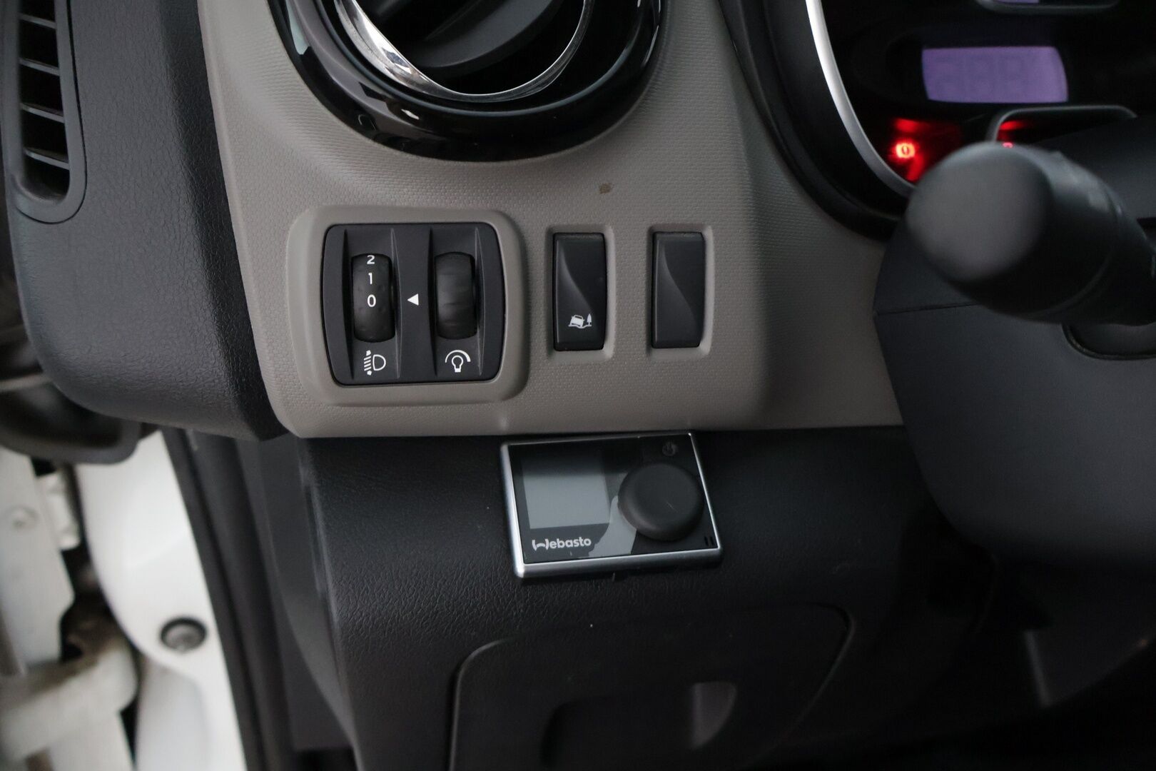 Nissan NV300 2018 Van 1,6 dCi 125 6 M/T L2H1 1.2t FWD Working Star Blind FD Blind SSD * Webasto / Kamera / Koukku / P-Tutkat / Ilmastointi * - * 1.-om Suomi-auto / ALV väh.kelpoinen / Särmät huollot / Kovat varusteet * - Osta nyt, maksa vasta ensi vuonna