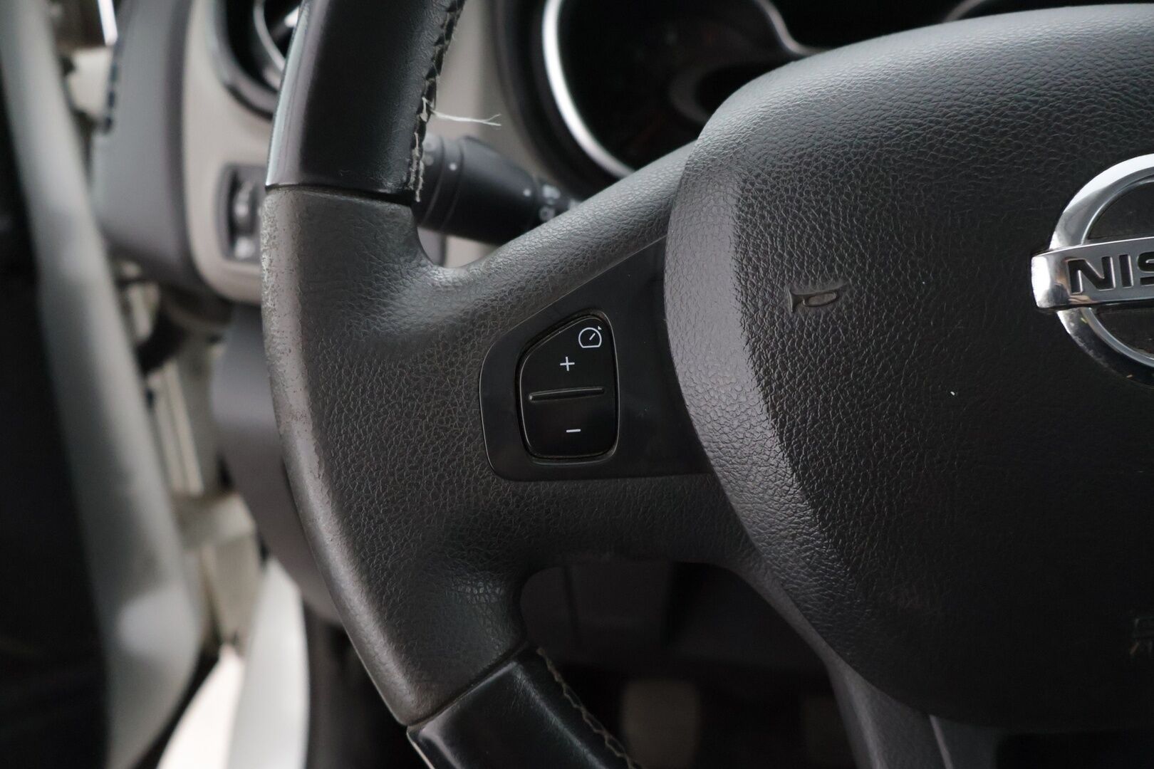 Nissan NV300 2018 Van 1,6 dCi 125 6 M/T L2H1 1.2t FWD Working Star Blind FD Blind SSD * Webasto / Kamera / Koukku / P-Tutkat / Ilmastointi * - * 1.-om Suomi-auto / ALV väh.kelpoinen / Särmät huollot / Kovat varusteet * - Osta nyt, maksa vasta ensi vuonna