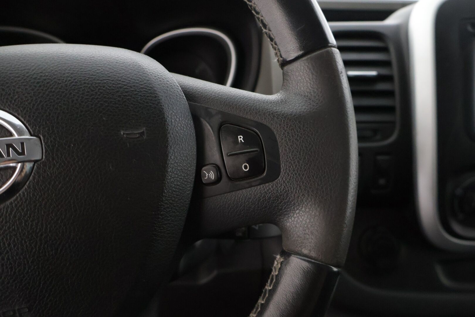 Nissan NV300 2018 Van 1,6 dCi 125 6 M/T L2H1 1.2t FWD Working Star Blind FD Blind SSD * Webasto / Kamera / Koukku / P-Tutkat / Ilmastointi * - * 1.-om Suomi-auto / ALV väh.kelpoinen / Särmät huollot / Kovat varusteet * - Osta nyt, maksa vasta ensi vuonna