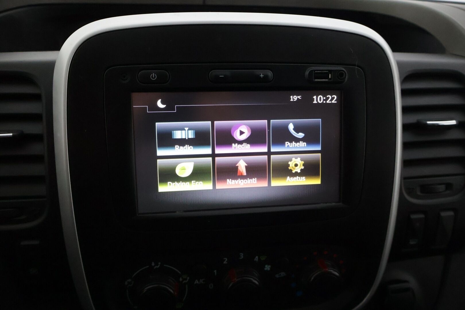 Nissan NV300 2018 Van 1,6 dCi 125 6 M/T L2H1 1.2t FWD Working Star Blind FD Blind SSD * Webasto / Kamera / Koukku / P-Tutkat / Ilmastointi * - * 1.-om Suomi-auto / ALV väh.kelpoinen / Särmät huollot / Kovat varusteet * - Osta nyt, maksa vasta ensi vuonna