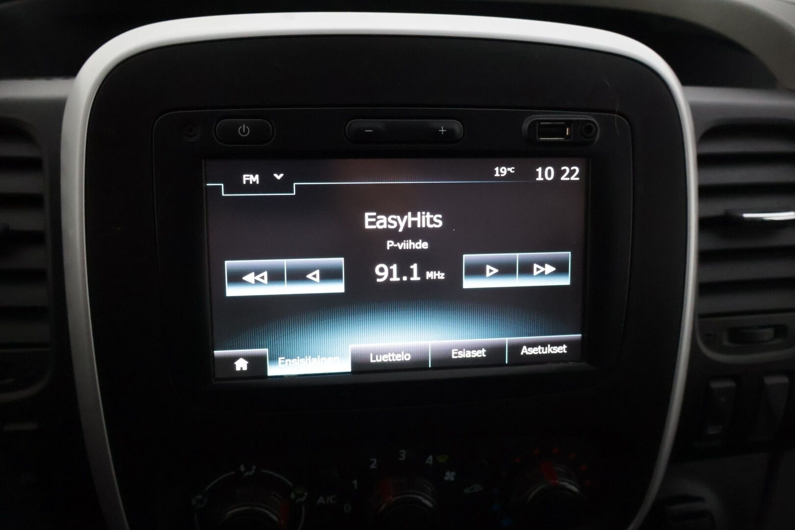 Nissan NV300 2018 Van 1,6 dCi 125 6 M/T L2H1 1.2t FWD Working Star Blind FD Blind SSD * Webasto / Kamera / Koukku / P-Tutkat / Ilmastointi * - * 1.-om Suomi-auto / ALV väh.kelpoinen / Särmät huollot / Kovat varusteet * - Osta nyt, maksa vasta ensi vuonna