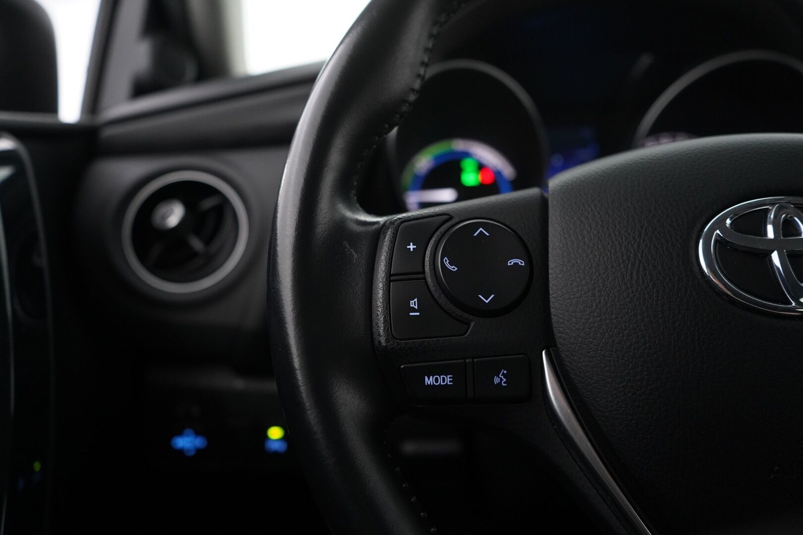 Toyota Auris 2019 1.8 Hybrid Active Touring Sports * Vakkari / Navi / Kamera / Lohkolämmitin * - 2x Toyotan vanteet / Merkkihuollettu / Merkkirenkaat / Auto myydään juuri huollettuna / Suomi-auto