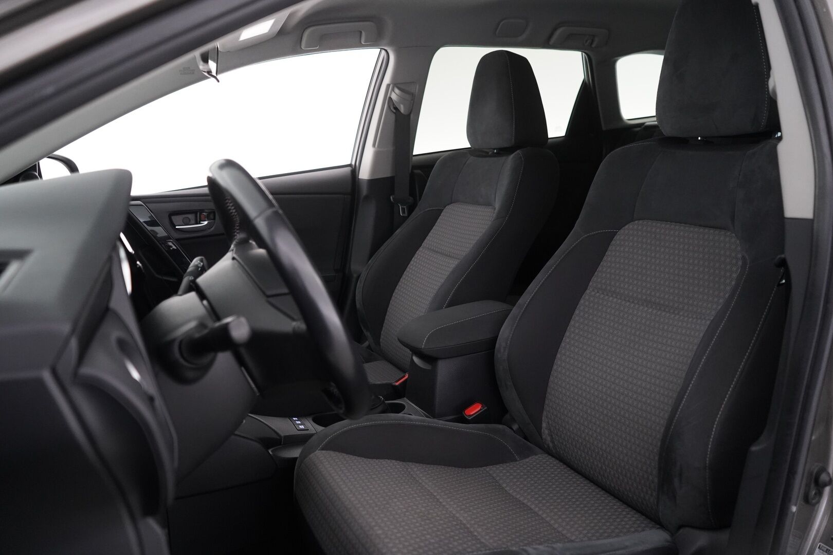 Toyota Auris 2019 1.8 Hybrid Active Touring Sports * Vakkari / Navi / Kamera / Lohkolämmitin * - 2x Toyotan vanteet / Merkkihuollettu / Merkkirenkaat / Auto myydään juuri huollettuna / Suomi-auto