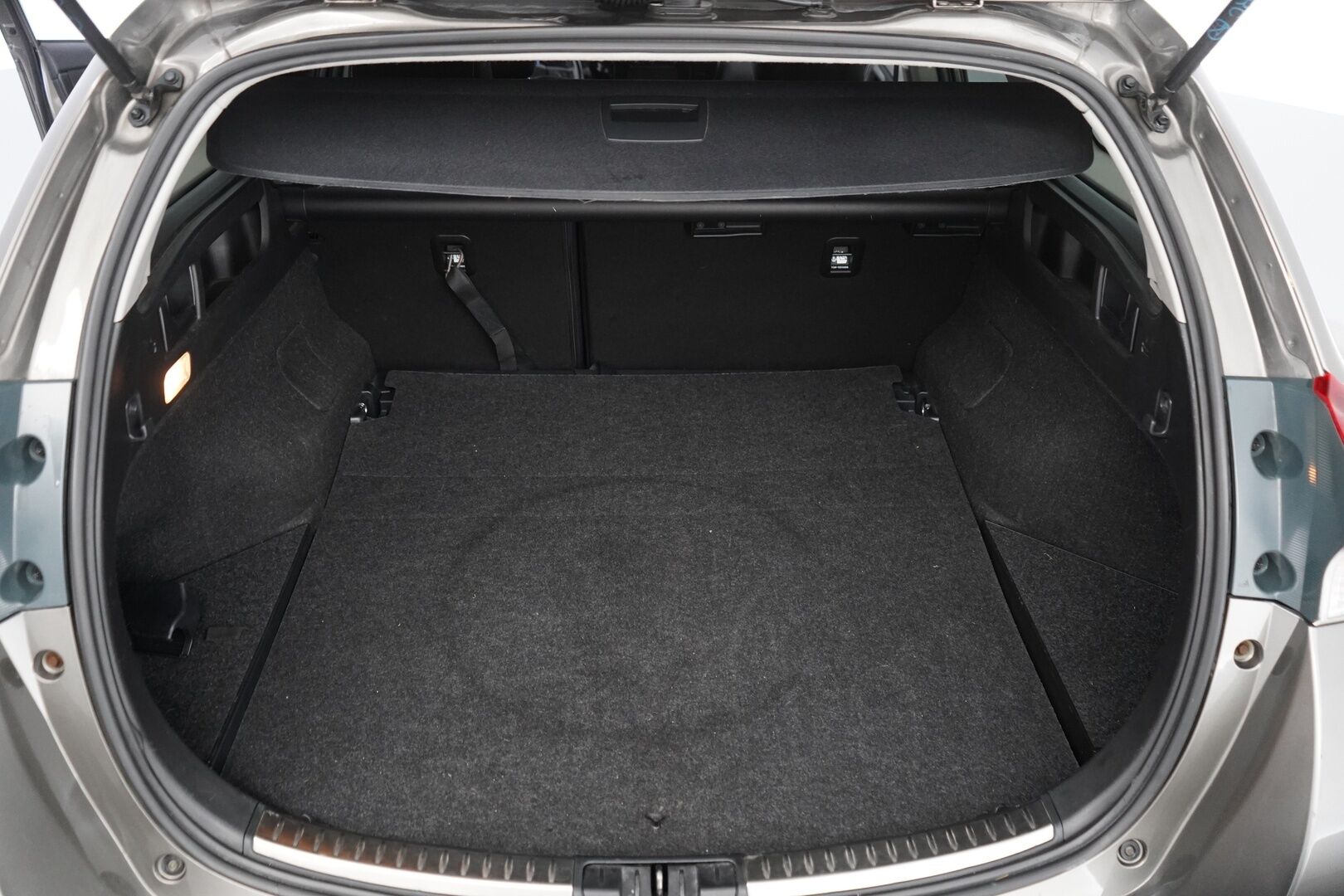 Toyota Auris 2019 1.8 Hybrid Active Touring Sports * Vakkari / Navi / Kamera / Lohkolämmitin * - 2x Toyotan vanteet / Merkkihuollettu / Merkkirenkaat / Auto myydään juuri huollettuna / Suomi-auto