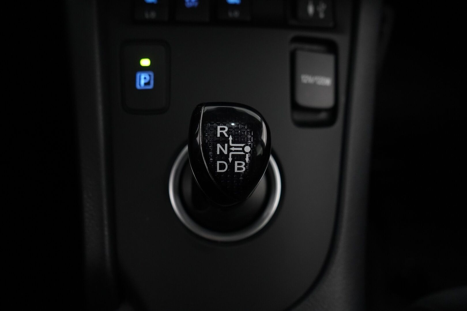 Toyota Auris 2019 1.8 Hybrid Active Touring Sports * Vakkari / Navi / Kamera / Lohkolämmitin * - 2x Toyotan vanteet / Merkkihuollettu / Merkkirenkaat / Auto myydään juuri huollettuna / Suomi-auto