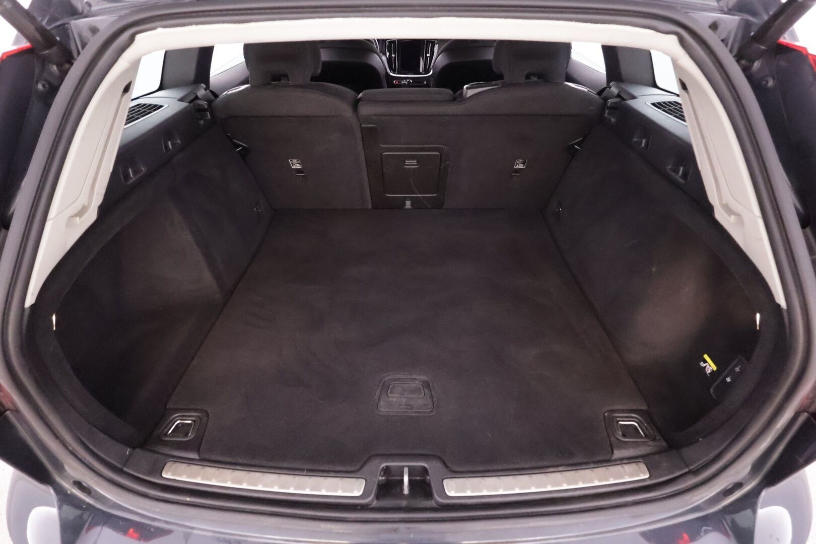 Volvo V60 2019 D3 Business aut * Webasto / ACC / LED / Kaistavahti / Navi / Keyless * - Suomi-auto / Kahdet renkaat aluvanteilla