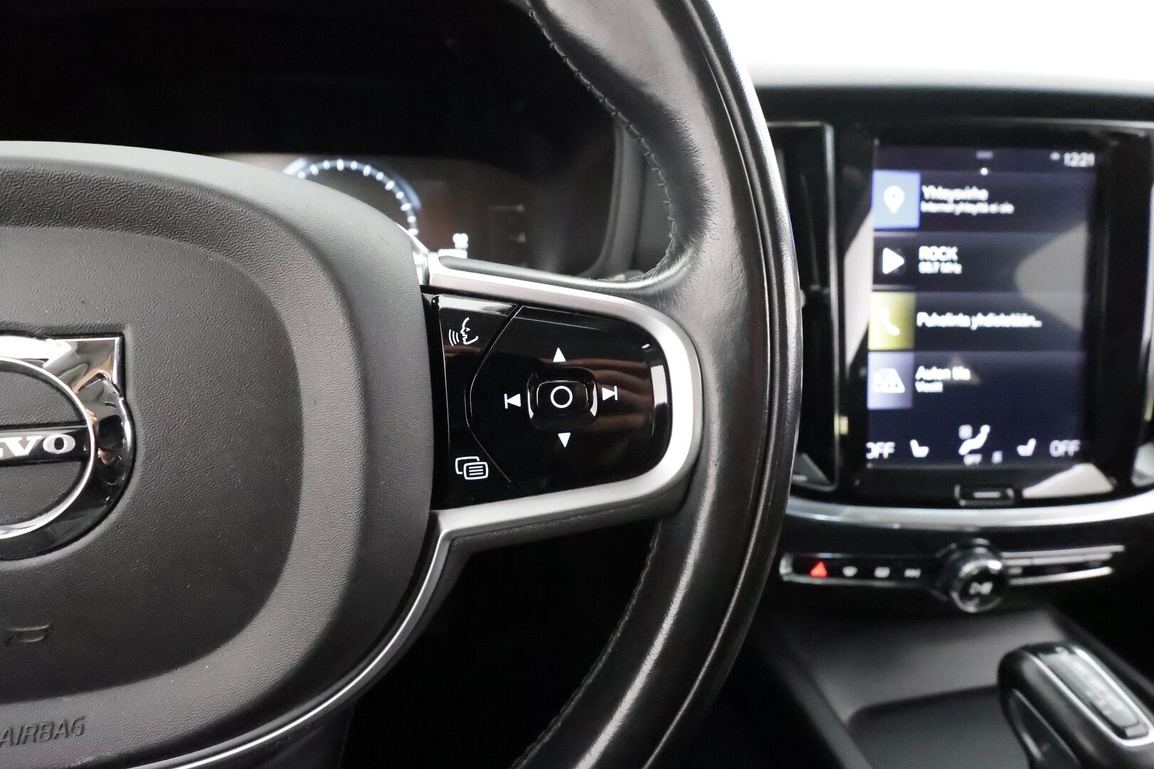 Volvo V60 2019 D3 Business aut * Webasto / ACC / LED / Kaistavahti / Navi / Keyless * - Suomi-auto / Kahdet renkaat aluvanteilla - HULLUT AVAJAISHULINAT KORKOTARJOUS 3,29 %