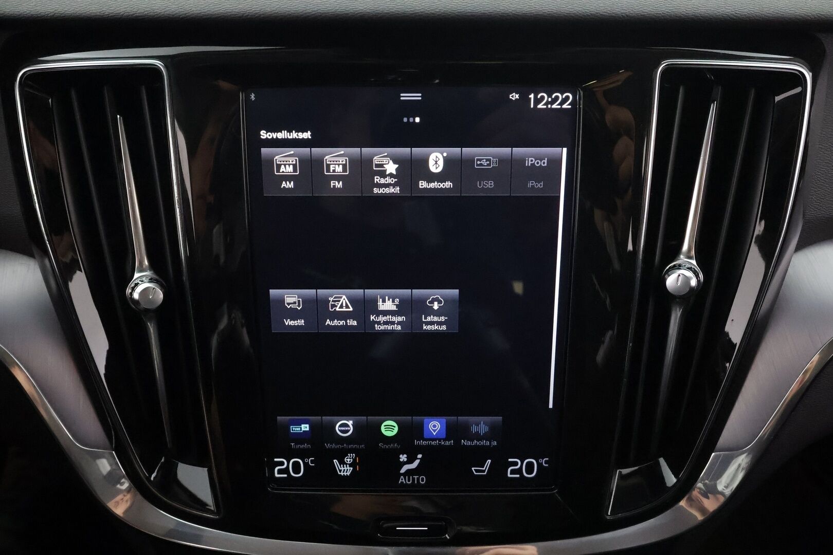 Volvo V60 2019 D3 Business aut * Webasto / ACC / LED / Kaistavahti / Navi / Keyless * - Suomi-auto / Kahdet renkaat aluvanteilla
