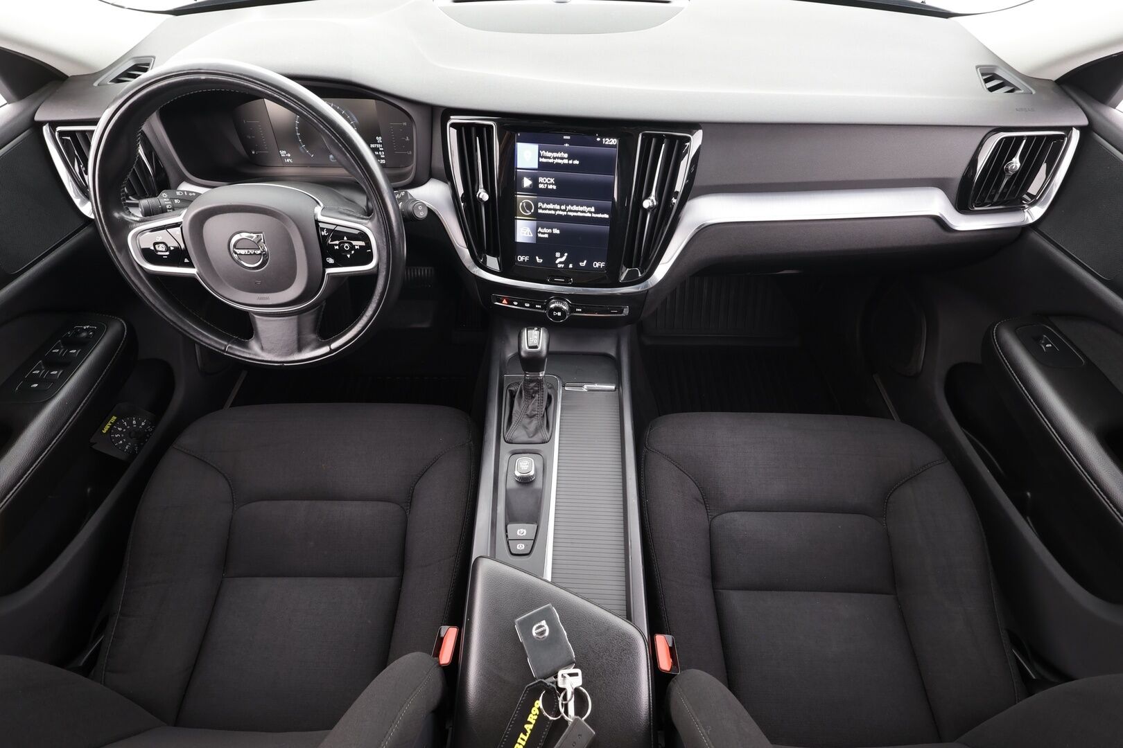 Volvo V60 2019 D3 Business aut * Webasto / ACC / LED / Kaistavahti / Navi / Keyless * - Suomi-auto / Kahdet renkaat aluvanteilla - HULLUT AVAJAISHULINAT KORKOTARJOUS 3,29 %