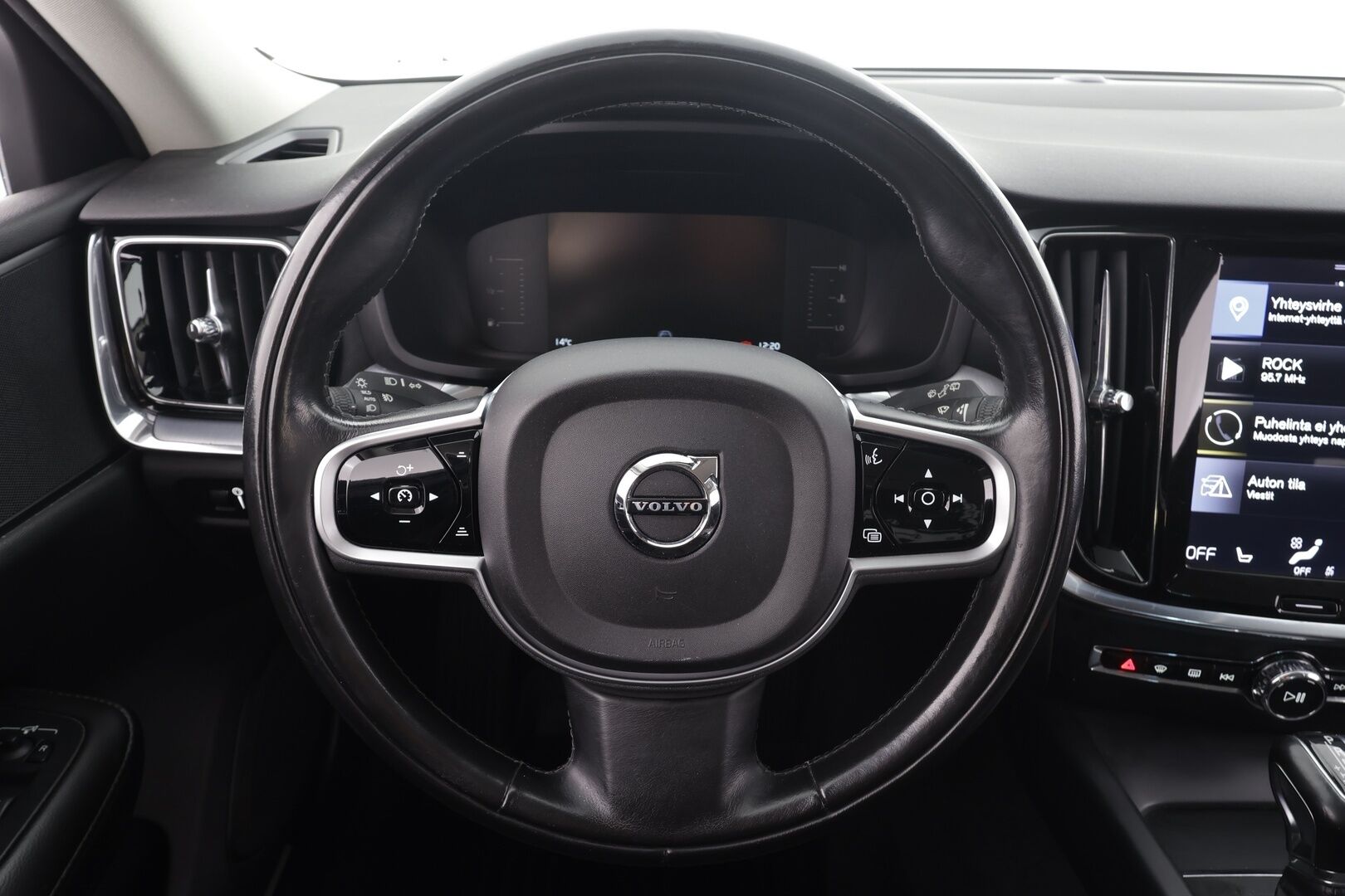 Volvo V60 2019 D3 Business aut * Webasto / ACC / LED / Kaistavahti / Navi / Keyless * - Suomi-auto / Kahdet renkaat aluvanteilla - HULLUT AVAJAISHULINAT KORKOTARJOUS 3,29 %