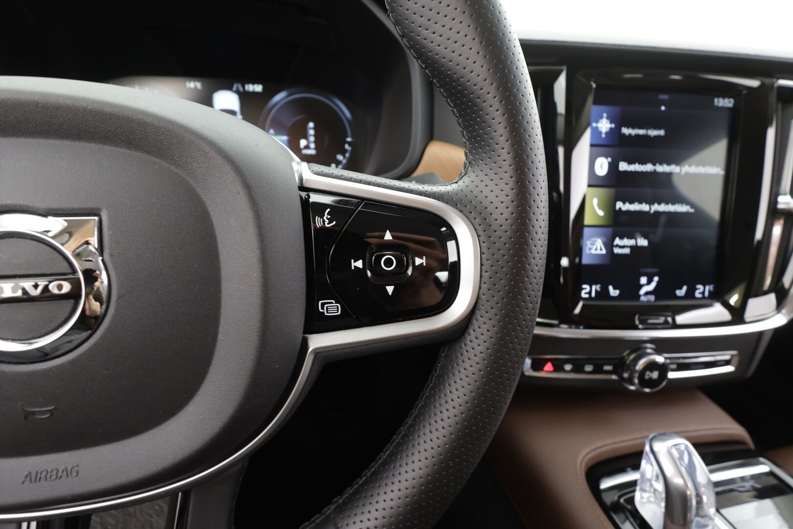 Volvo S90 2019 T8 AWD Inscription aut - | ACC | 360° | HUD | Webasto | Ruskeat nahat | High performance audio | Muistipenkki |