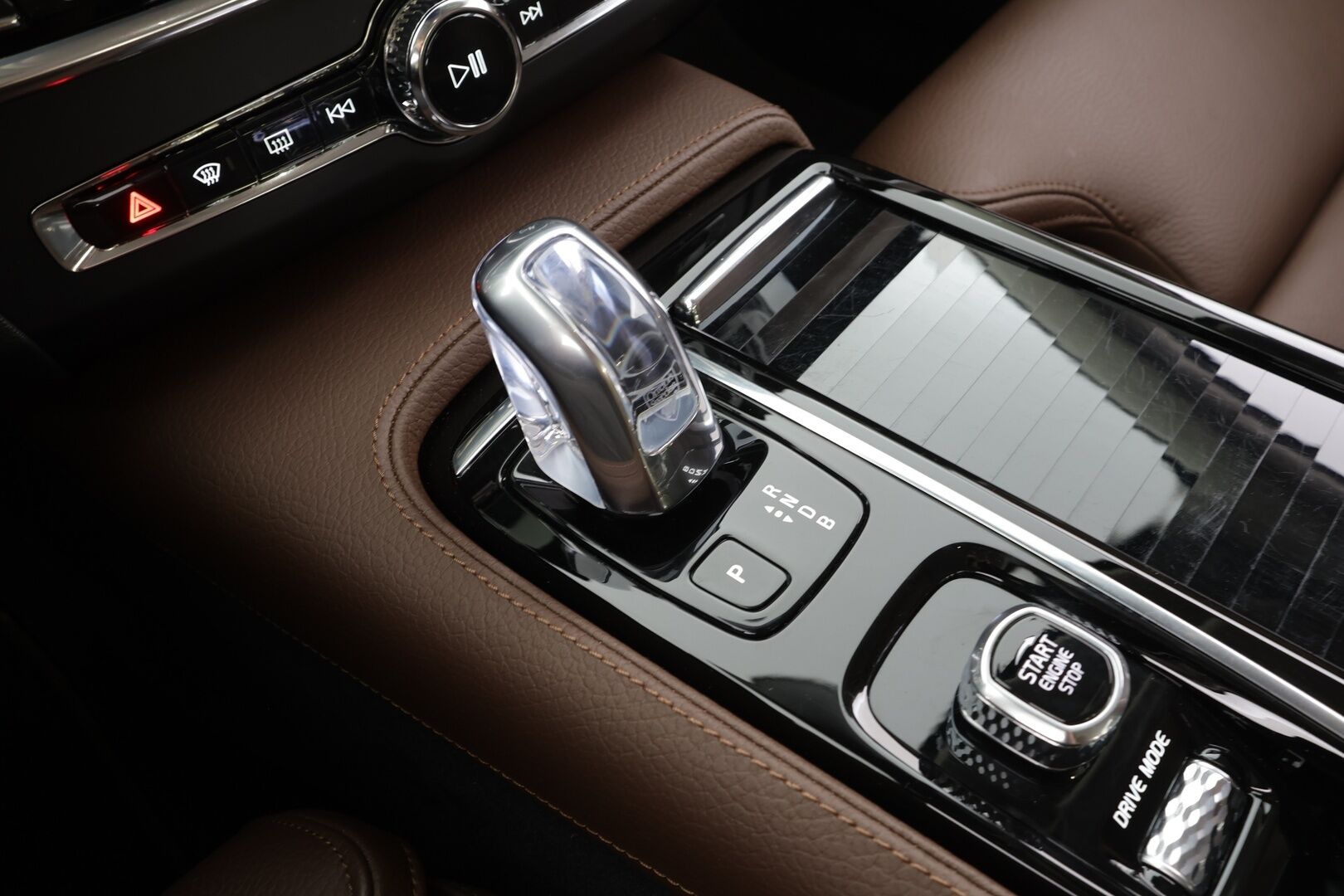 Volvo S90 2019 T8 AWD Inscription aut * ACC / Webasto / 360° / HUD / Ilmajouset / High performance audio / Ruskeat nahat * - Kahdet renkaat aluvanteilla / Merkkihuollettu
