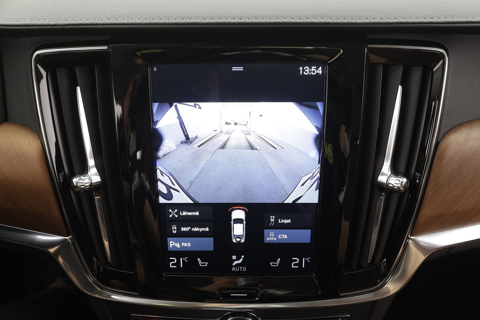 Volvo S90 2019 T8 AWD Inscription aut * ACC / Webasto / 360° / HUD / Ilmajouset / High performance audio / Ruskeat nahat * - Kahdet renkaat aluvanteilla / Merkkihuollettu