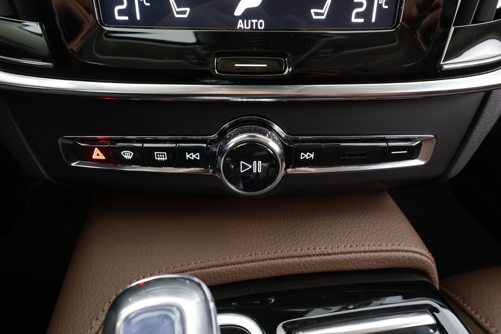 Volvo S90 2019 T8 AWD Inscription aut * ACC / Webasto / 360° / HUD / Ilmajouset / High performance audio / Ruskeat nahat * - Kahdet renkaat aluvanteilla / Merkkihuollettu