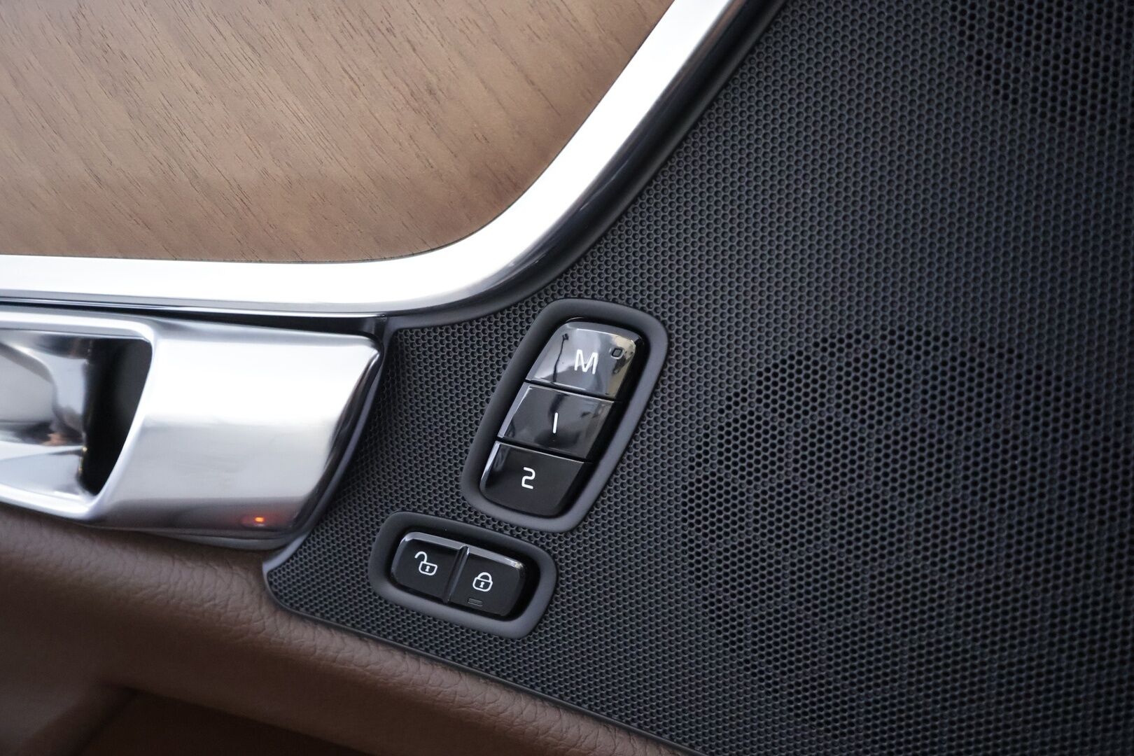 Volvo S90 2019 T8 AWD Inscription aut * ACC / Webasto / 360° / HUD / Ilmajouset / High performance audio / Ruskeat nahat * - Kahdet renkaat aluvanteilla / Merkkihuollettu