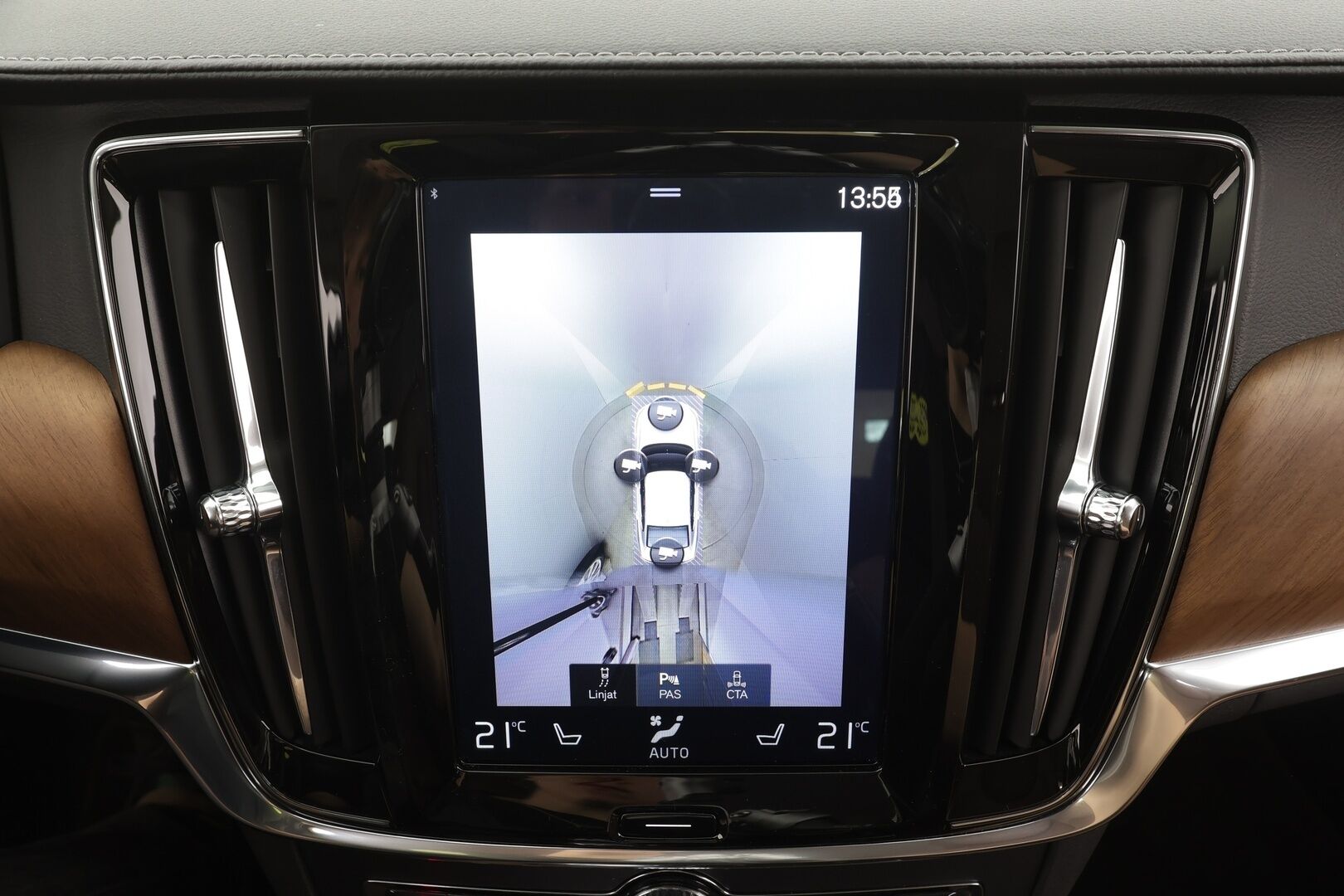 Volvo S90 2019 T8 AWD Inscription aut * ACC / Webasto / 360° / HUD / Ilmajouset / High performance audio / Ruskeat nahat * - Kahdet renkaat aluvanteilla / Merkkihuollettu