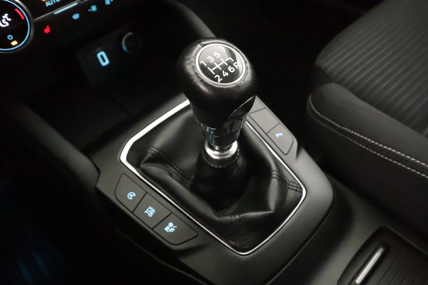 Ford Focus 2019 1,0 EcoBoost 125hv M6 Titanium 5-ovinen - | ACC | Lohko+Sisä | Keyless | Navi | Ratinlämmitin | P.tutkat |
