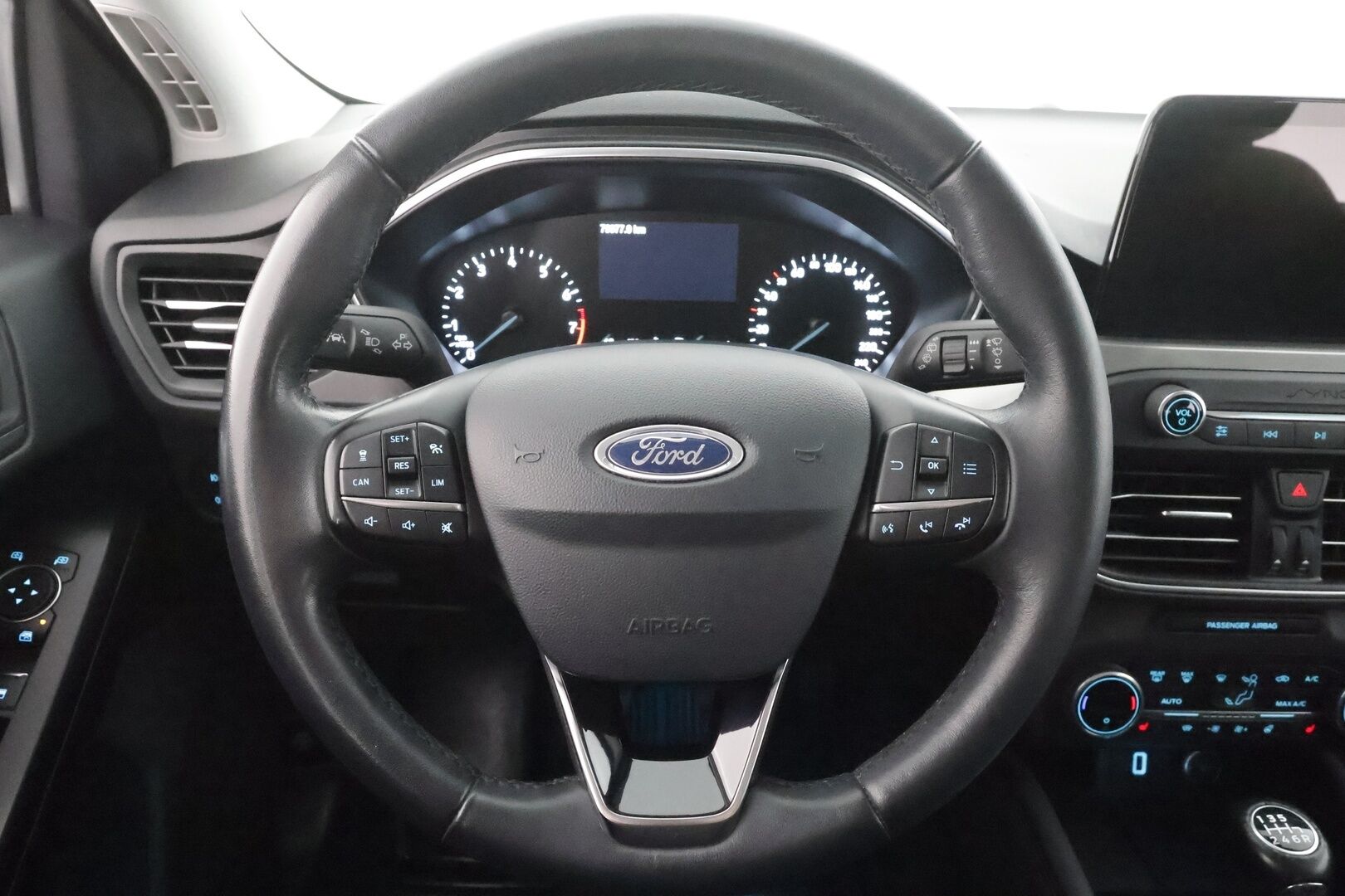 Ford Focus 2019 1,0 EcoBoost 125hv M6 Titanium 5-ovinen - | ACC | Lohko+Sisä | Keyless | Navi | Ratinlämmitin | P.tutkat |