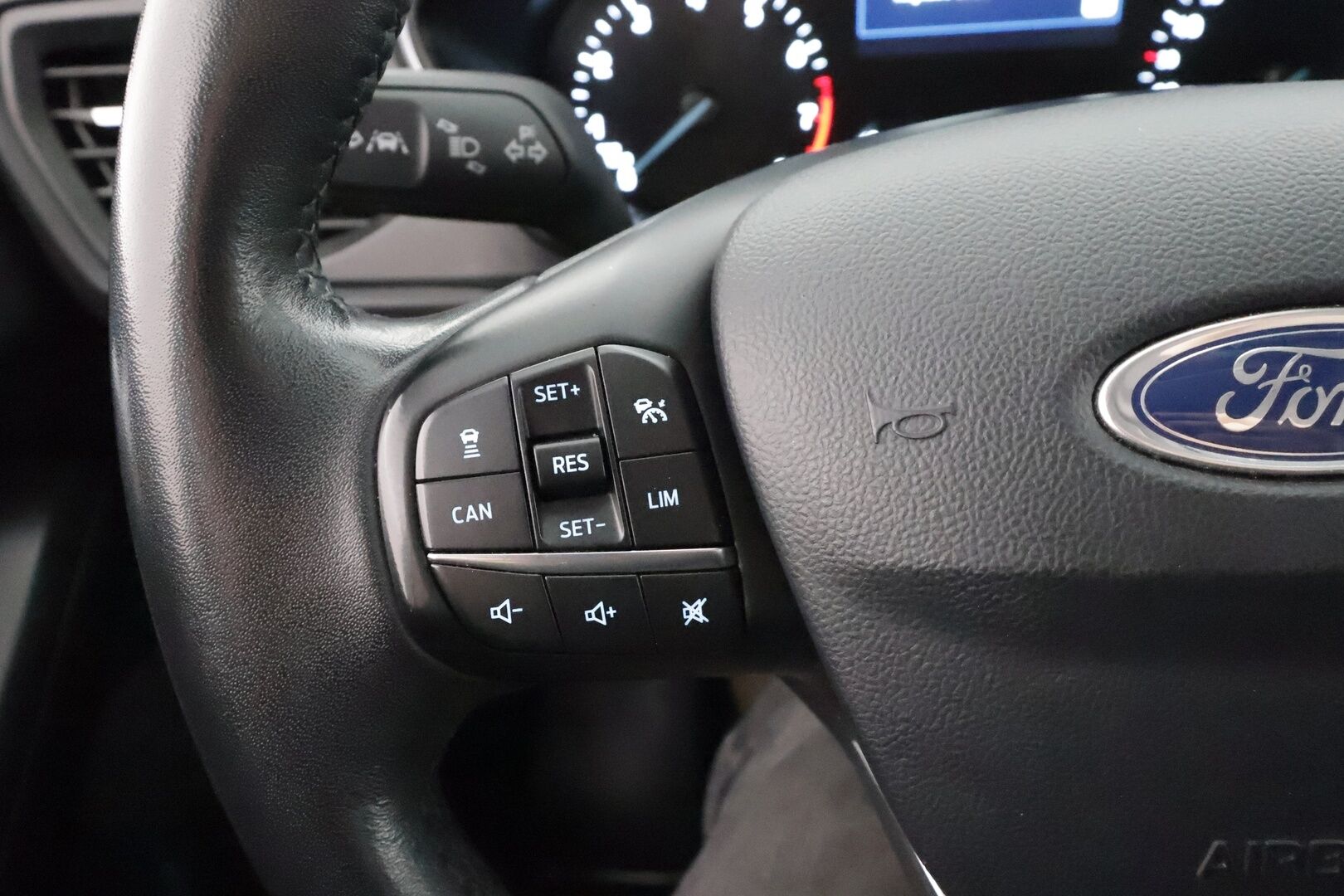 Ford Focus 2019 1,0 EcoBoost 125hv M6 Titanium 5-ovinen - | ACC | Lohko+Sisä | Keyless | Navi | Ratinlämmitin | P.tutkat |
