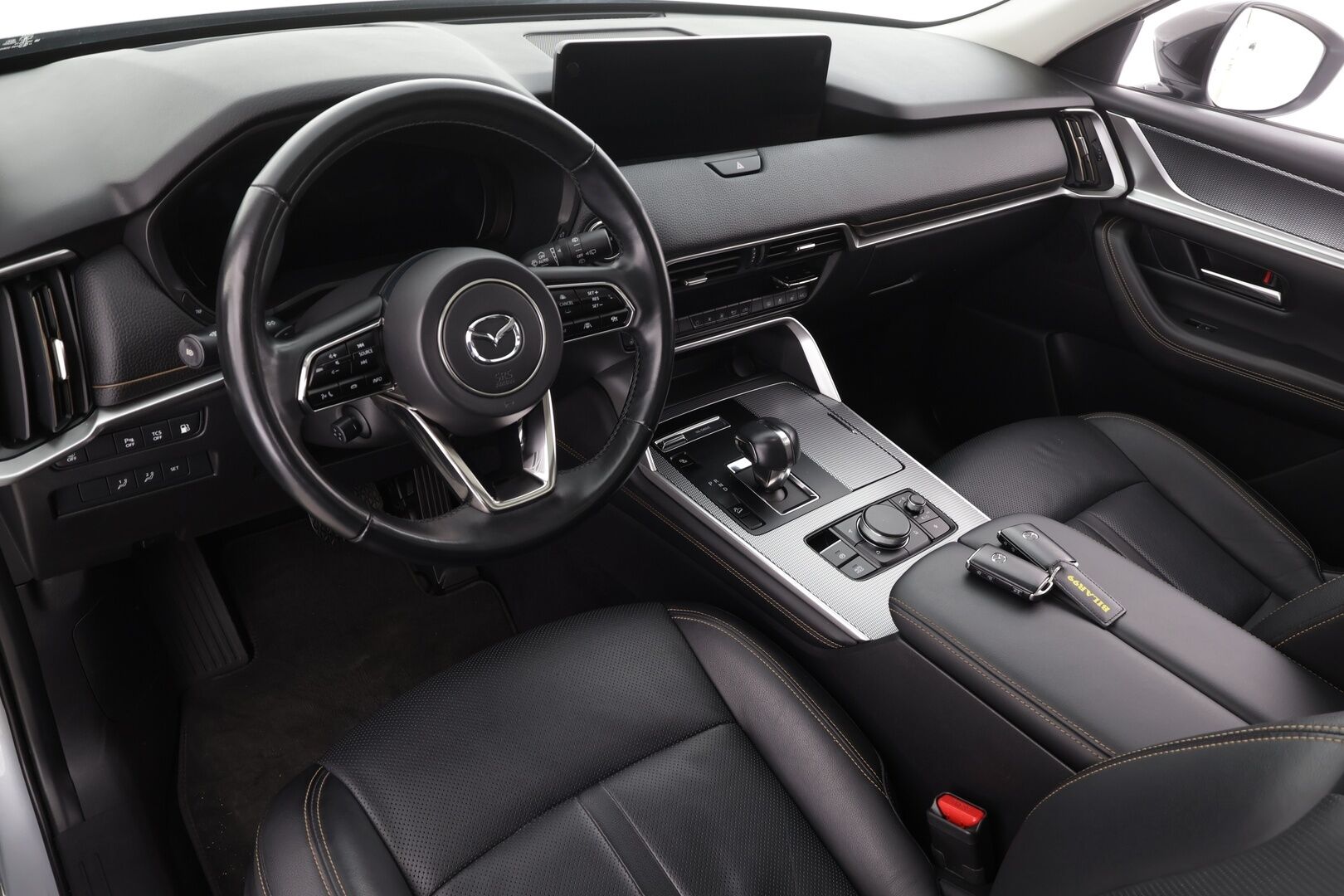 Mazda CX-60 2022 2.5 PHEV 8AT AWD PR Homura * ACC / HUD / Panorama / Muistipenkki / P.kamera / Ilmastoidut nahat / LED / Navi * - Suomi-auto / Akku kuntotarkastettu SoH 94% / Kahdet renkaat aluvanteilla / Merkkihuollettu