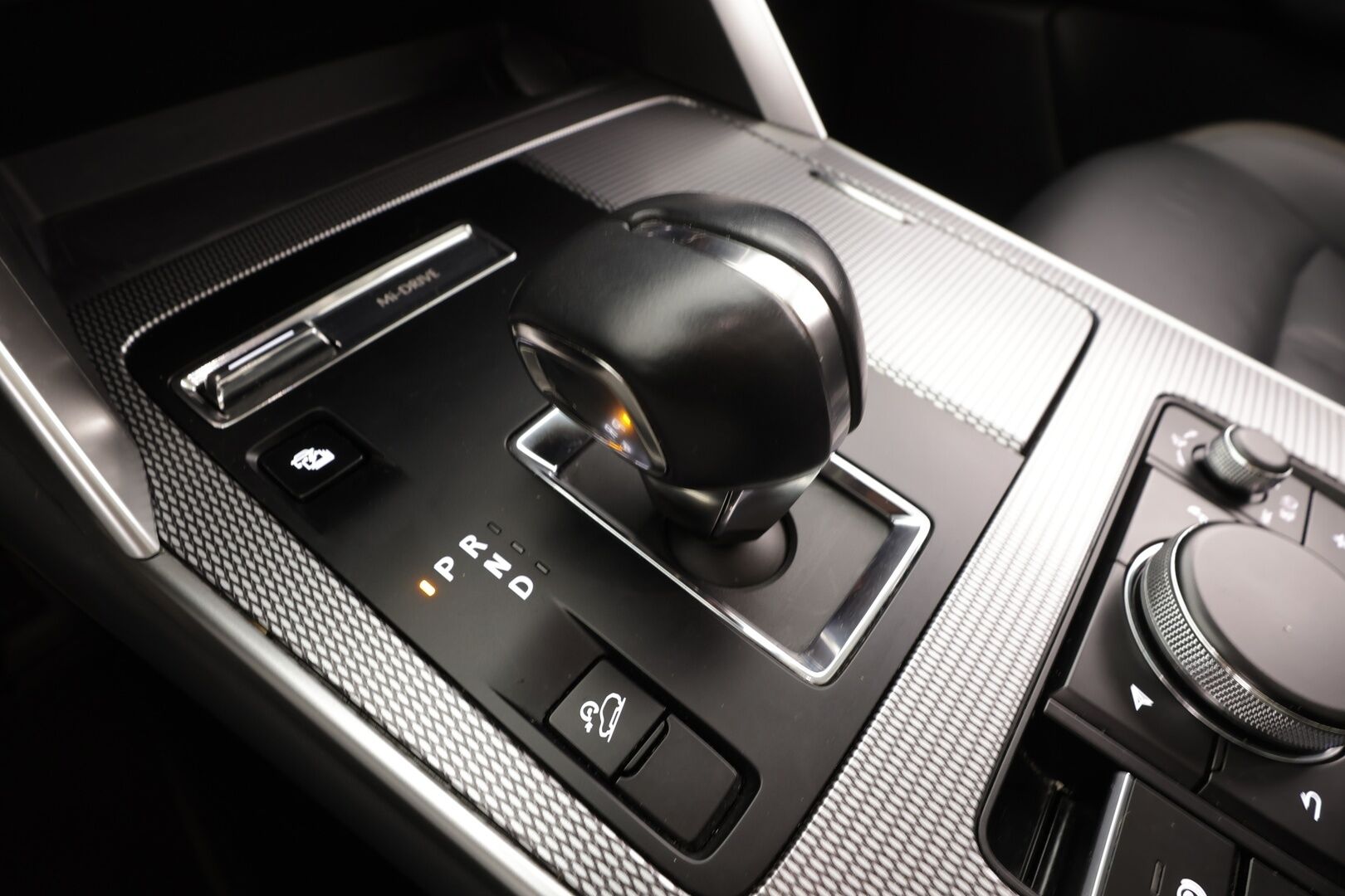 Mazda CX-60 2022 2.5 PHEV 8AT AWD PR Homura * ACC / HUD / Panorama / Muistipenkki / P.kamera / Ilmastoidut nahat / LED / Navi * - Suomi-auto / Akku kuntotarkastettu SoH 94% / Kahdet renkaat aluvanteilla / Merkkihuollettu - HULLUT JOULUT KORKOTARJOUS 2,49% 