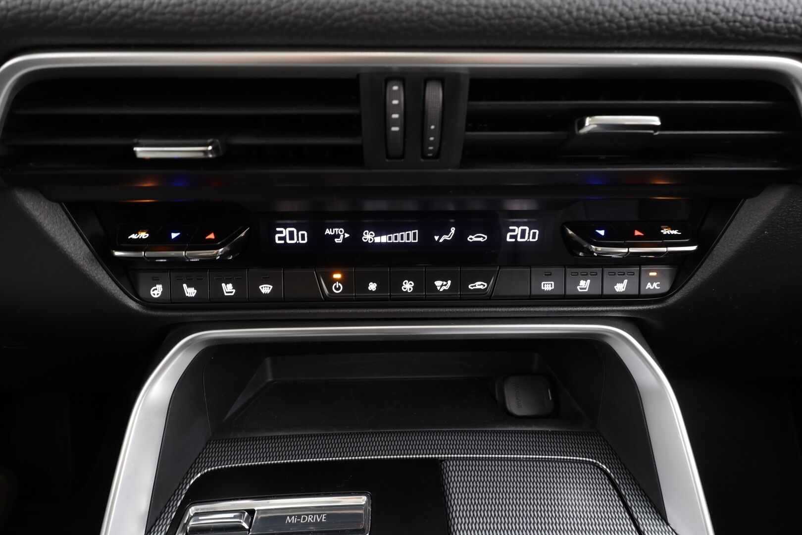 Mazda CX-60 2022 2.5 PHEV 8AT AWD PR Homura * ACC / HUD / Panorama / Muistipenkki / P.kamera / Ilmastoidut nahat / LED / Navi * - Suomi-auto / Akku kuntotarkastettu SoH 94% / Kahdet renkaat aluvanteilla / Merkkihuollettu - HULLUT JOULUT KORKOTARJOUS 2,49% 