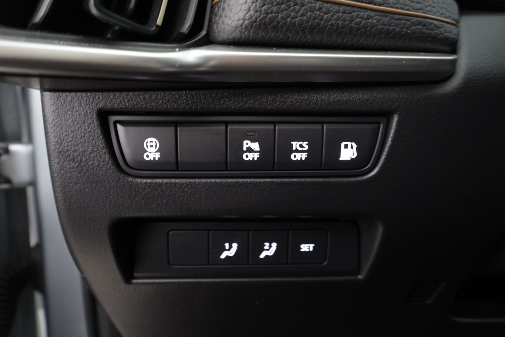 Mazda CX-60 2022 2.5 PHEV 8AT AWD PR Homura * ACC / HUD / Panorama / Muistipenkki / P.kamera / Ilmastoidut nahat / LED / Navi * - Suomi-auto / Akku kuntotarkastettu SoH 94% / Kahdet renkaat aluvanteilla / Merkkihuollettu - HULLUT JOULUT KORKOTARJOUS 2,49% 