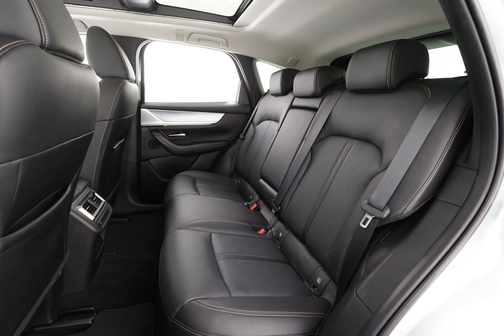 Mazda CX-60 2022 2.5 PHEV 8AT AWD PR Homura * ACC / HUD / Panorama / Muistipenkki / P.kamera / Ilmastoidut nahat / LED / Navi * - Suomi-auto / Akku kuntotarkastettu SoH 94% / Kahdet renkaat aluvanteilla / Merkkihuollettu - HULLUT JOULUT KORKOTARJOUS 2,49% 