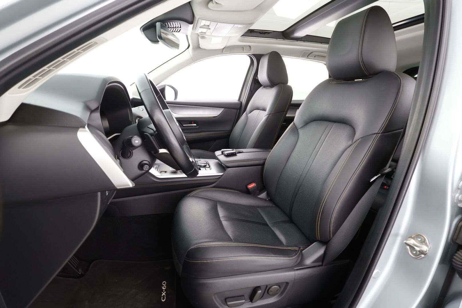 Mazda CX-60 2022 2.5 PHEV 8AT AWD PR Homura * ACC / HUD / Panorama / Muistipenkki / P.kamera / Ilmastoidut nahat / LED / Navi * - Suomi-auto / Akku kuntotarkastettu SoH 94% / Kahdet renkaat aluvanteilla / Merkkihuollettu