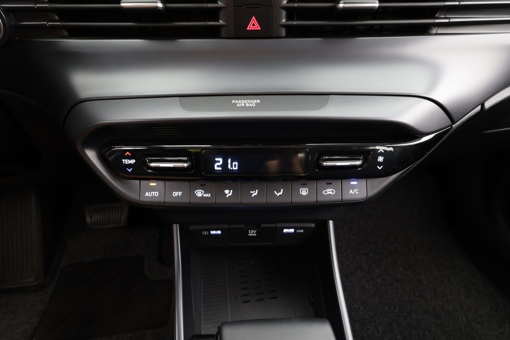 Hyundai i20 Hatchback 2021 1.0 T-GDi 100 hv 7DCT-aut. Comfort - | LED | P.Kamera | Digimittaristo | Kaistavahti | Navi | Keyless | Vakkari | Ratinlämmitys | Suomi-auto | Kahdet renkaat |