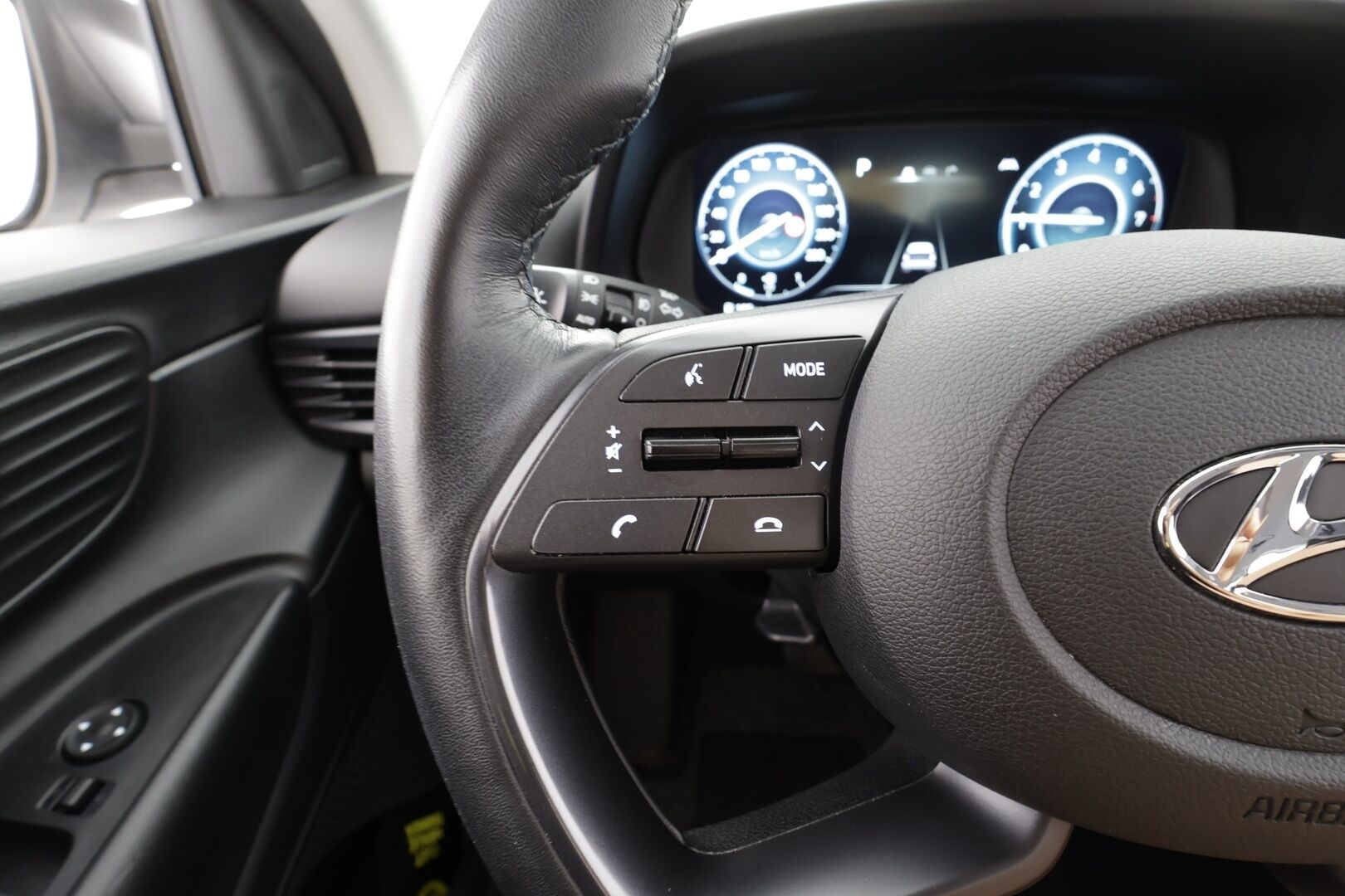 Hyundai i20 Hatchback 2021 1.0 T-GDi 100 hv 7DCT-aut. Comfort - | LED | P.Kamera | Digimittaristo | Kaistavahti | Navi | Keyless | Vakkari | Ratinlämmitys | Suomi-auto | Kahdet renkaat |