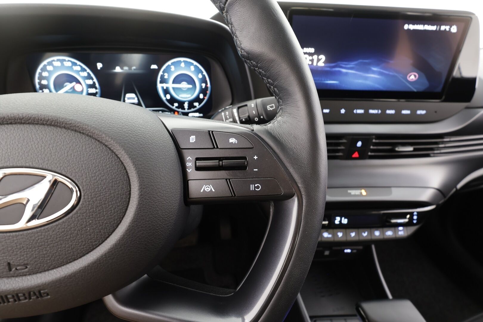 Hyundai i20 Hatchback 2021 1.0 T-GDi 100 hv 7DCT-aut. Comfort - | LED | P.Kamera | Digimittaristo | Kaistavahti | Navi | Keyless | Vakkari | Ratinlämmitys | Suomi-auto | Kahdet renkaat |