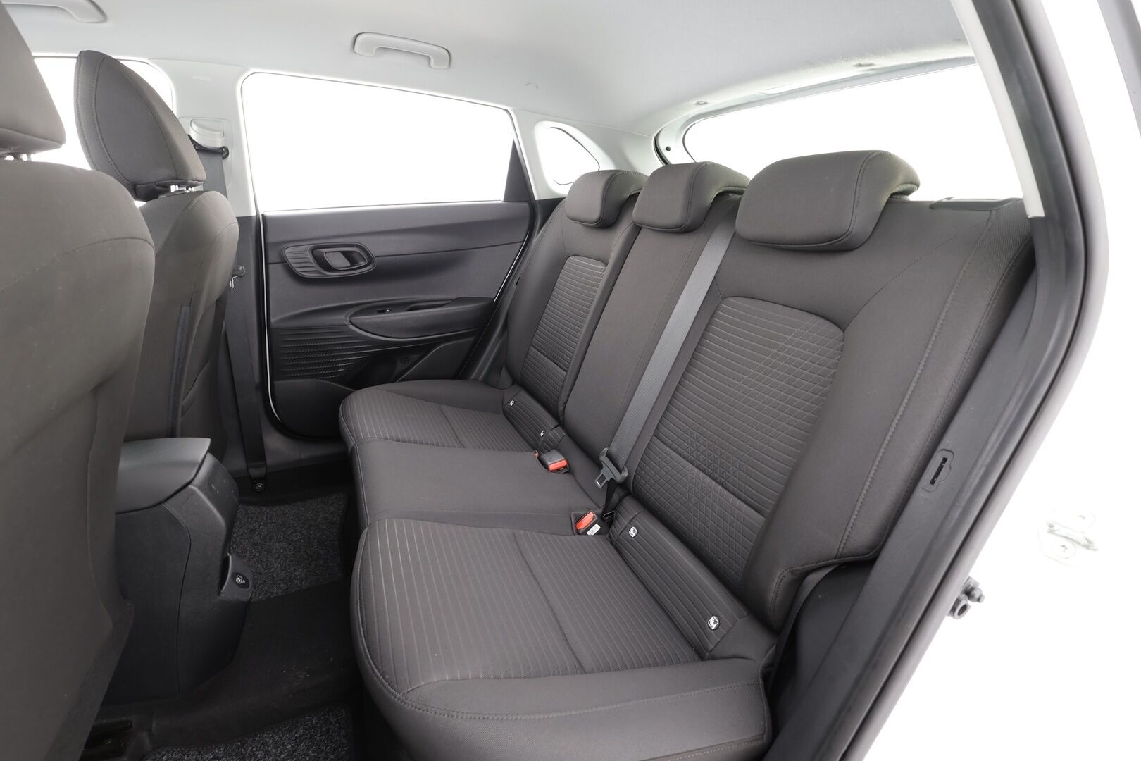 Hyundai i20 Hatchback 2021 1.0 T-GDi 100 hv 7DCT-aut. Comfort - | LED | P.Kamera | Digimittaristo | Kaistavahti | Navi | Keyless | Vakkari | Ratinlämmitys | Suomi-auto | Kahdet renkaat |