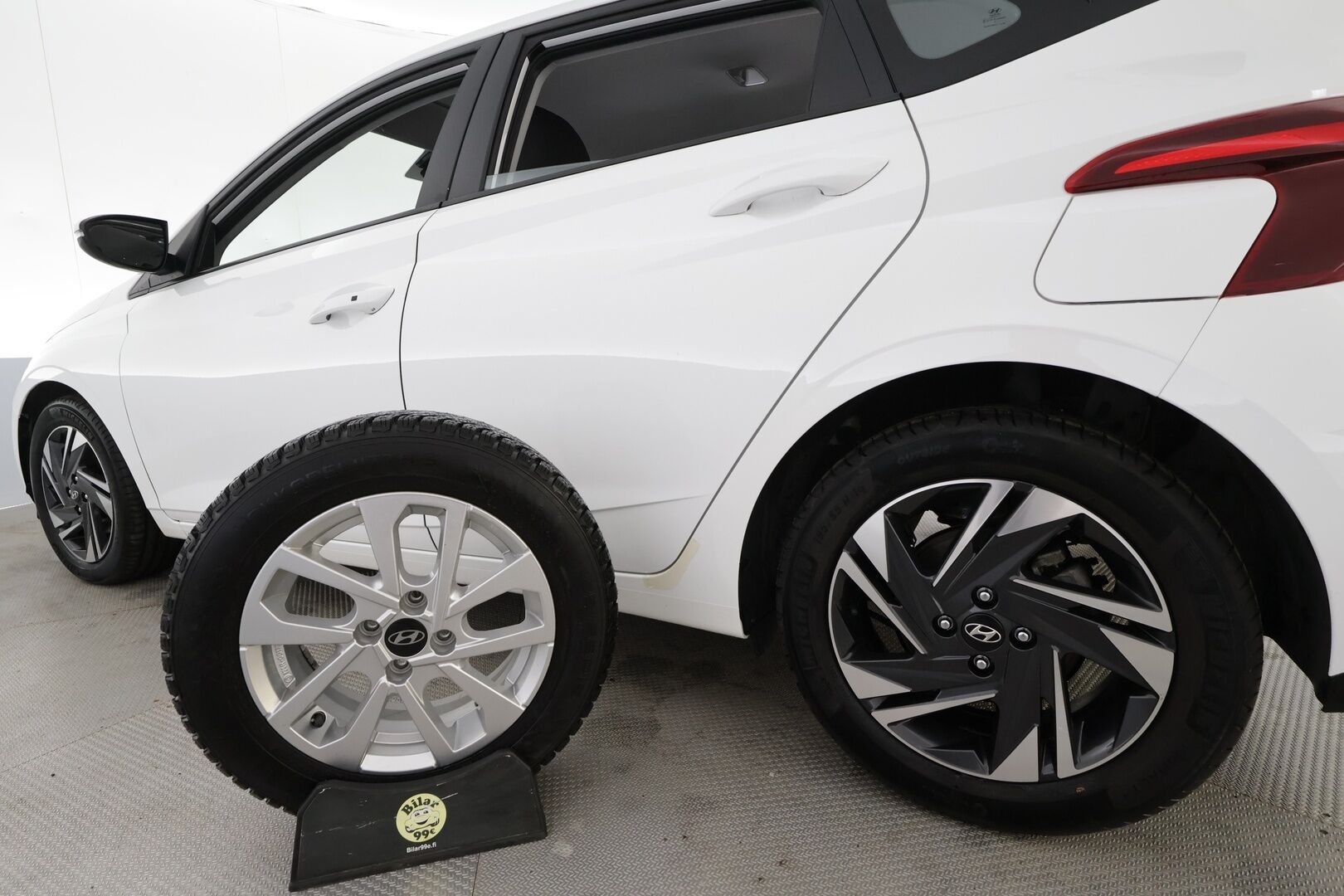 Hyundai i20 Hatchback 2021 1.0 T-GDi 100 hv 7DCT-aut. Comfort - | LED | P.Kamera | Digimittaristo | Kaistavahti | Navi | Keyless | Vakkari | Ratinlämmitys | Suomi-auto | Kahdet renkaat |