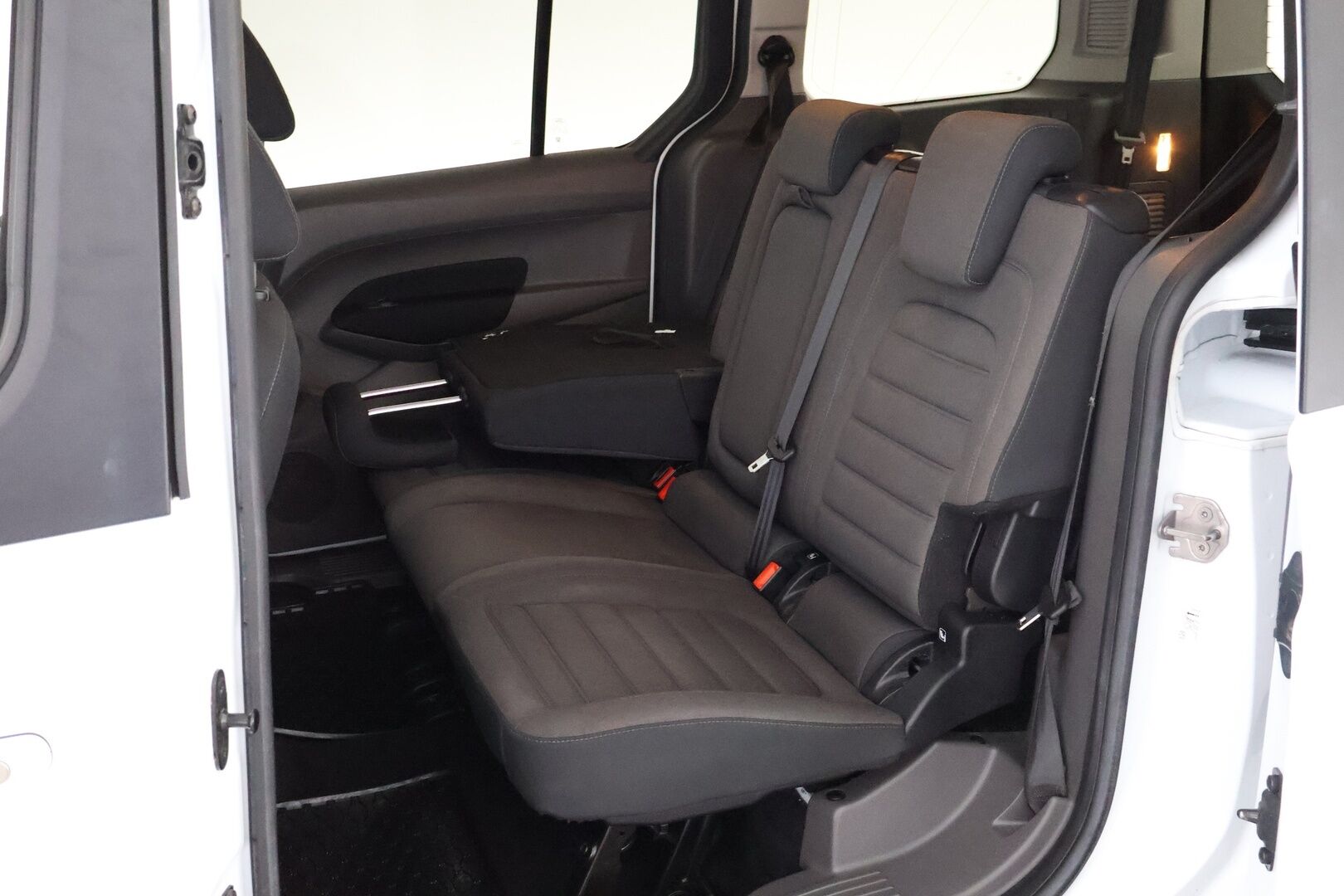 Ford Grand Tourneo Connect 2018 1,5 TDCi 120 hv A8 Titanium 5-ovinen - 7-P / Webasto / Panoraama / Vetokoukku / P.Kamera / Lohko / Vakkari / Suomiauto