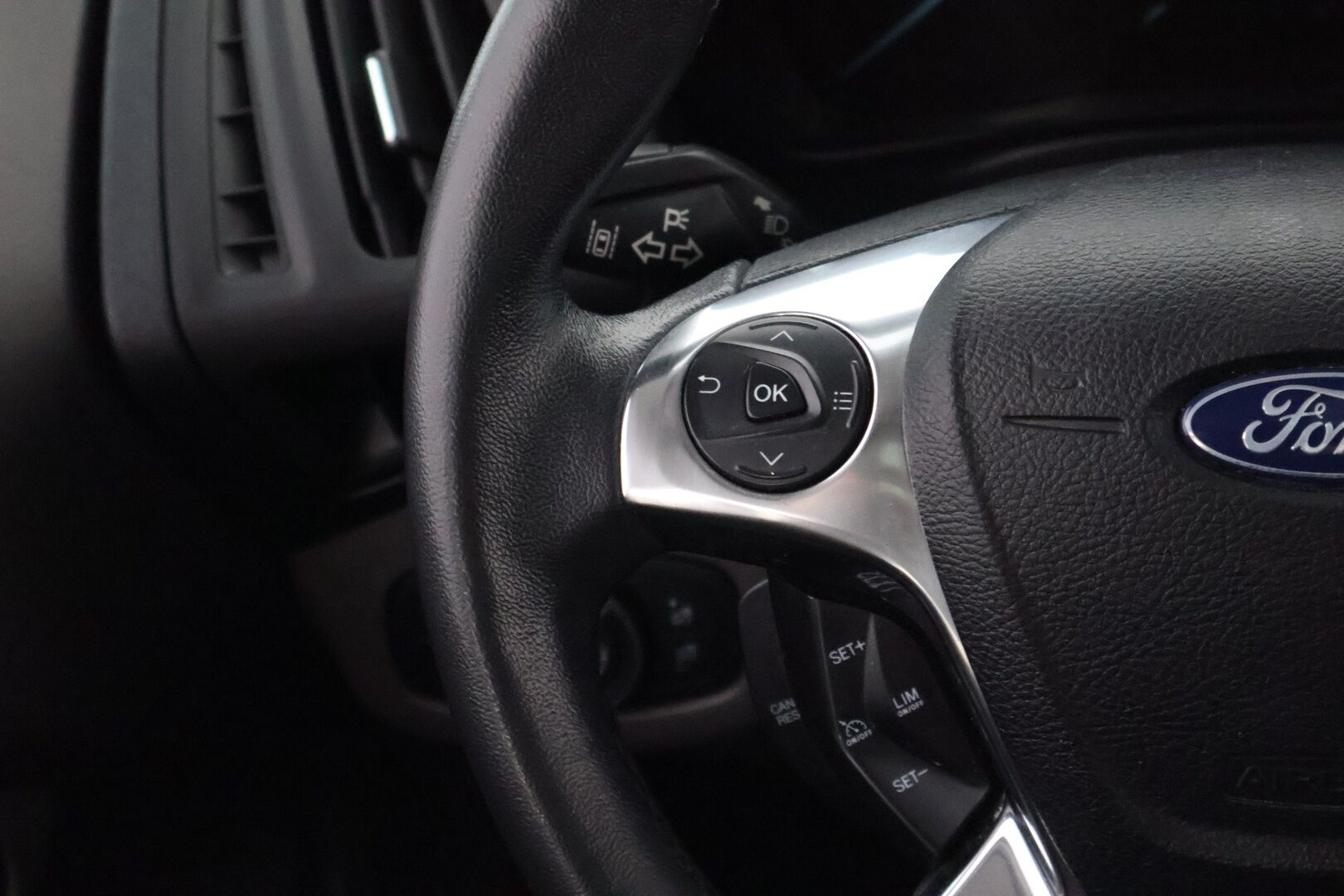 Ford Grand Tourneo Connect 2018 1,5 TDCi 120 hv A8 Titanium 5-ovinen - 7-P / Webasto / Panoraama / Vetokoukku / P.Kamera / Lohko / Vakkari / Suomiauto