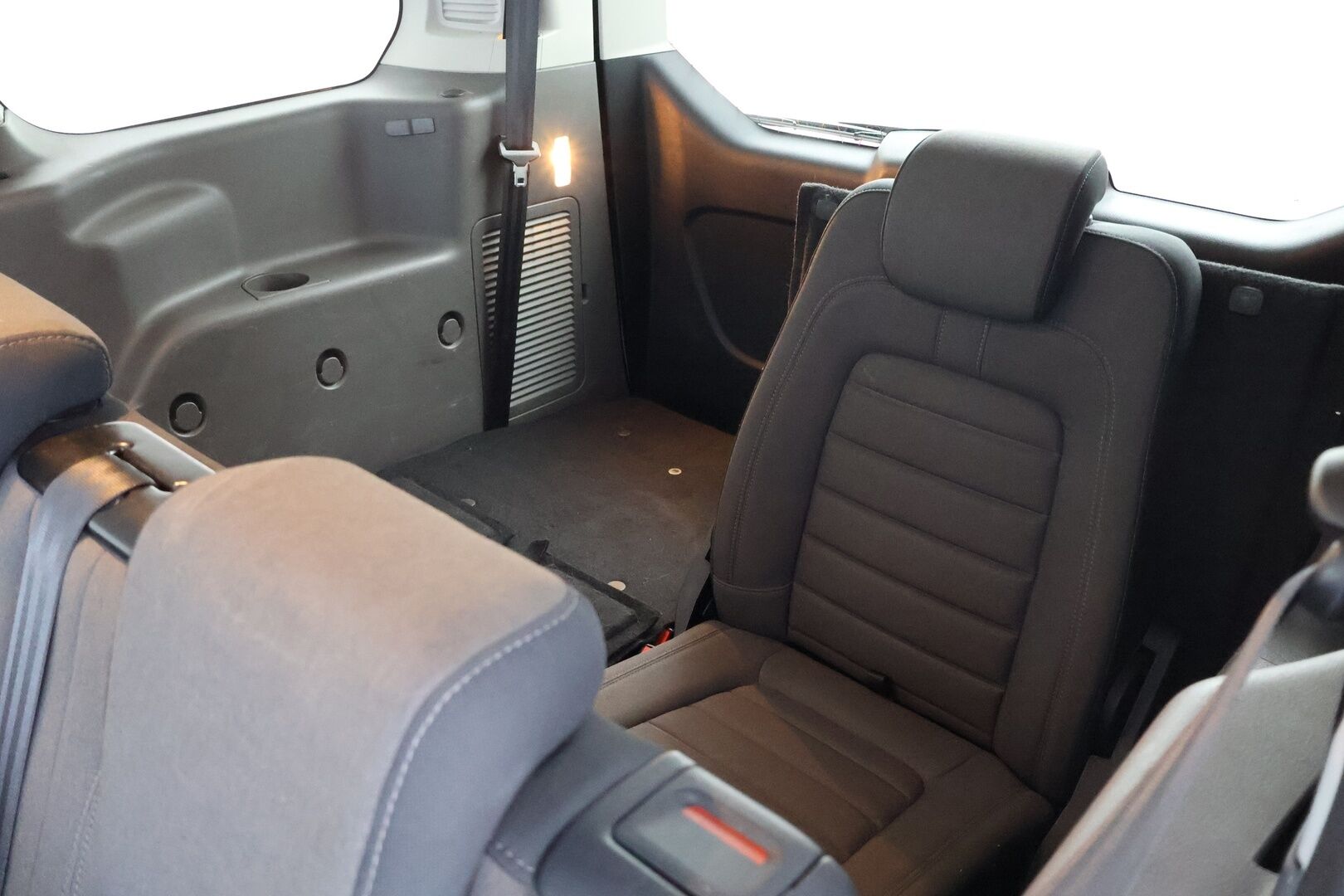 Ford Grand Tourneo Connect 2018 1,5 TDCi 120 hv A8 Titanium 5-ovinen - 7-P / Webasto / Panoraama / Vetokoukku / P.Kamera / Lohko / Vakkari / Suomiauto