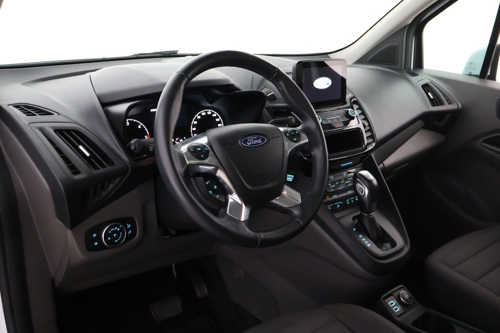 Ford Grand Tourneo Connect 2018 1,5 TDCi 120 hv A8 Titanium 5-ovinen - 7-P / Webasto / Panoraama / Vetokoukku / P.Kamera / Lohko / Vakkari / Suomiauto