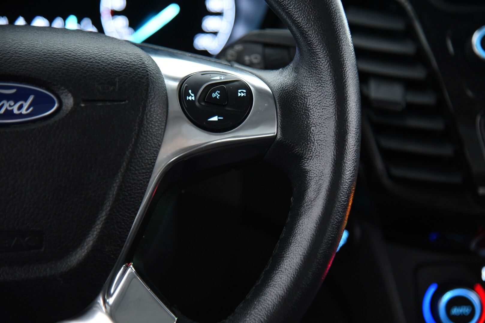 Ford Grand Tourneo Connect 2018 1,5 TDCi 120 hv A8 Titanium 7-paik. * Webasto / Lasikatto / P-kamera / NAVI / KeylessGo / Vakkari  * - 1-om-Suomi-Auto / Vähän ajettu / Juuri Huollettu - HULLUT AVAJAISHULINAT KORKOTARJOUS 3,29 %