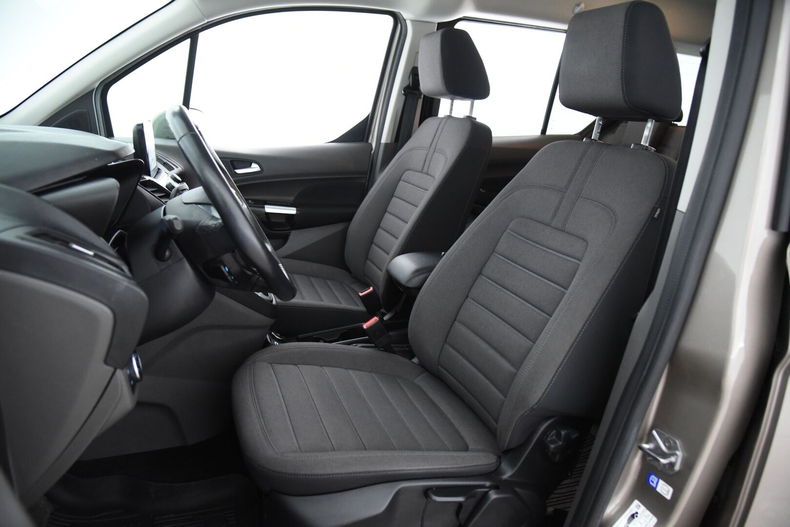 Ford Grand Tourneo Connect 2018 1,5 TDCi 120 hv A8 Titanium 7-paik - Suomi-Auto | Webasto | Lasikatto | P-kamera | NAVI | KeylessGo | Vakkari 