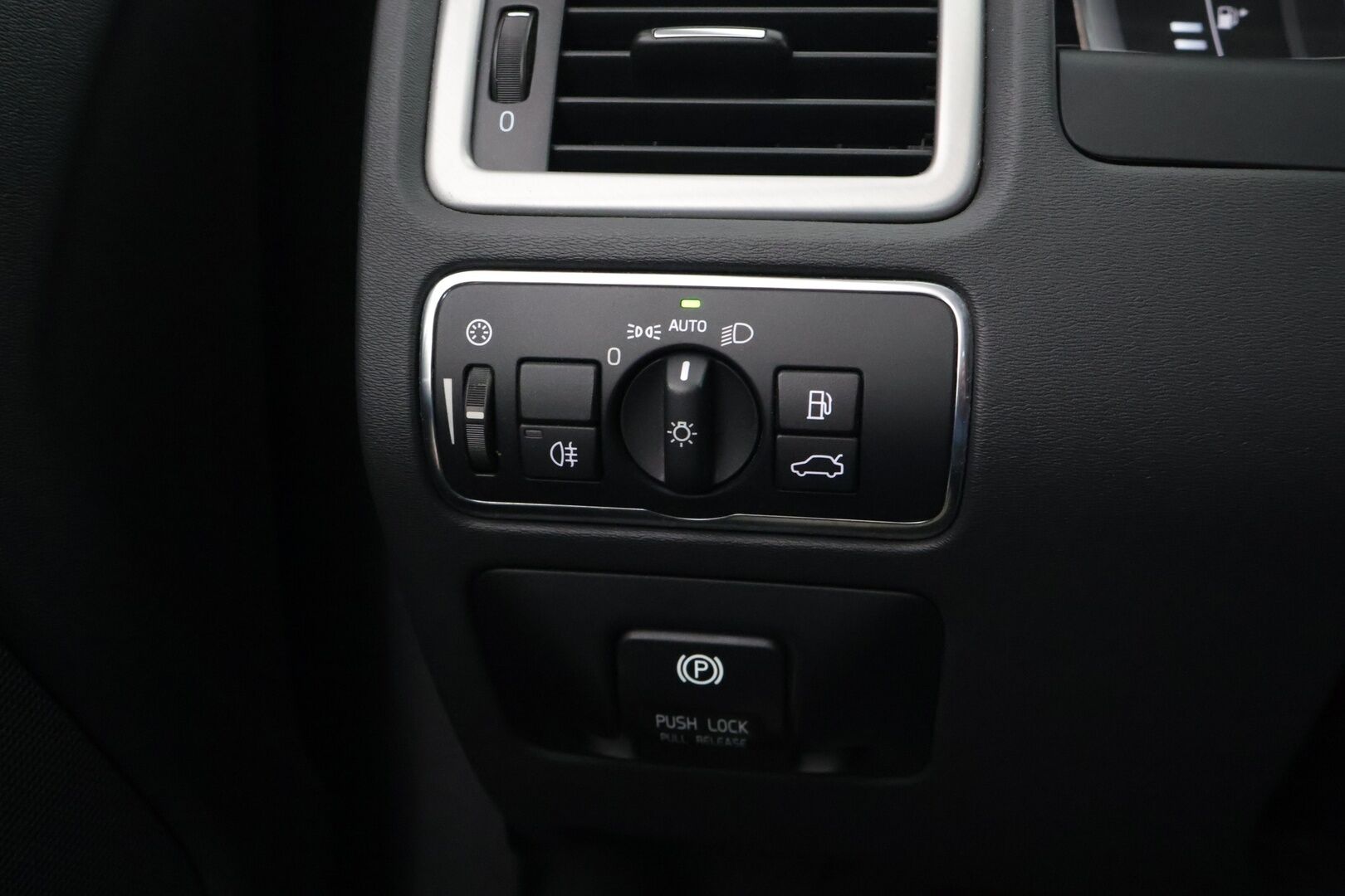 Volvo S80 2014 D4 Classic aut - Kuskinpenkki muistilla ja ilmastoinnilla / Vetokoukku / Vakkari / Kattoikkuna