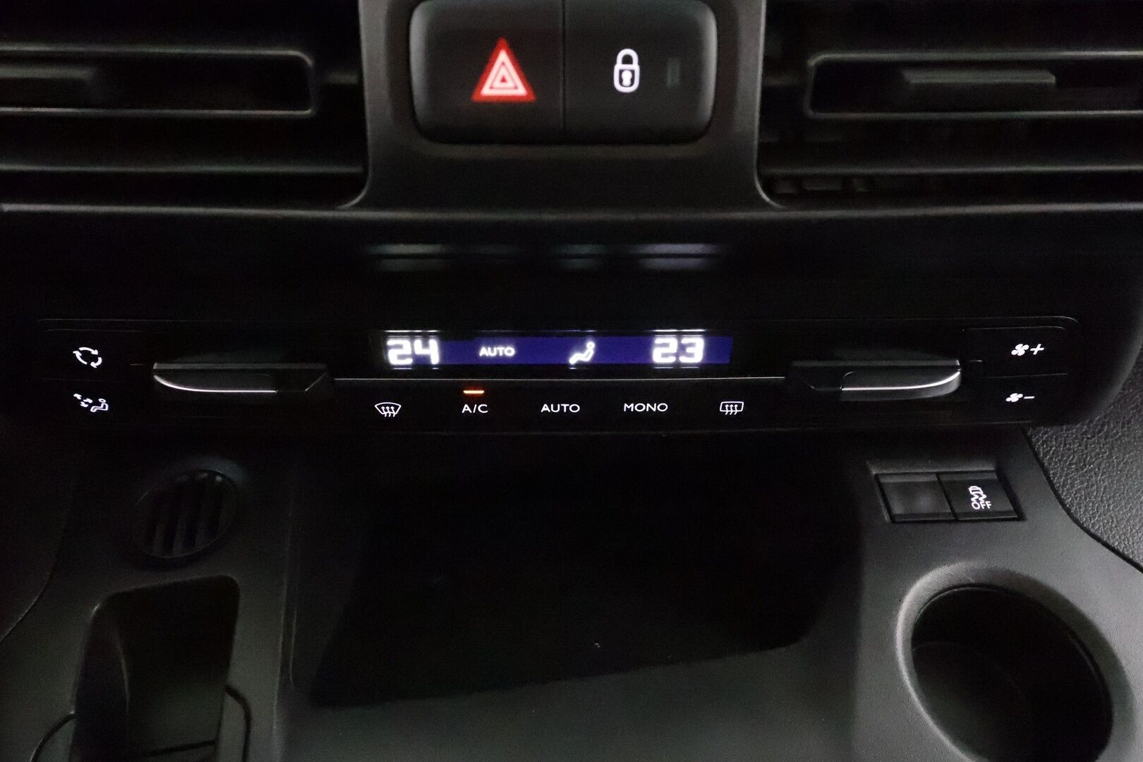 Peugeot Rifter 2019 Allure BlueHDi 100 S&S L1 * Vakkari / P.Tutka / Lohko+Sisä / Koukku / Navi * - Suomi-auto / Merkkihuollettu