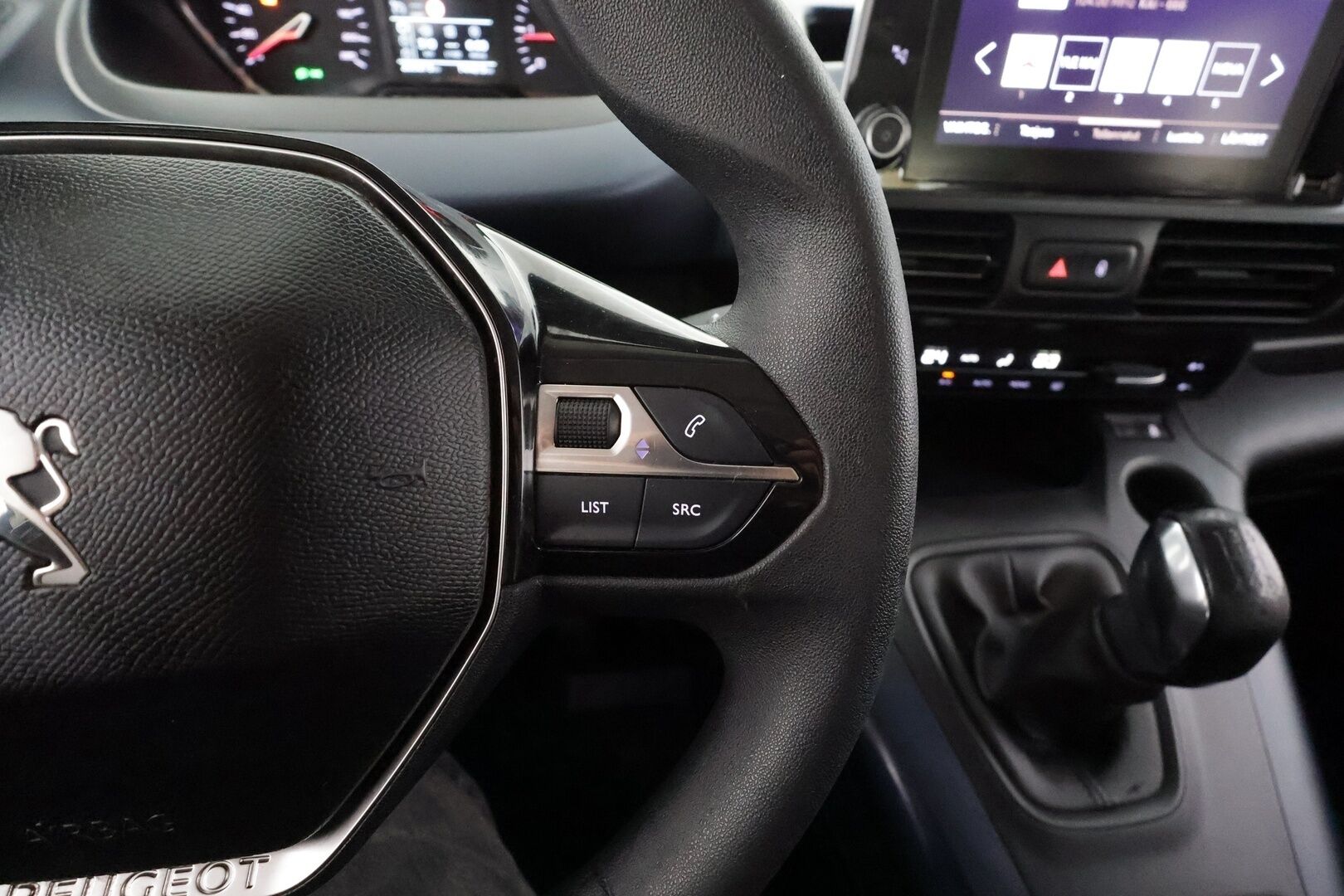 Peugeot Rifter 2019 Allure BlueHDi 100 S&S L1 * Vakkari / P.Tutka / Lohko+Sisä / Koukku / Navi * - Suomi-auto / Merkkihuollettu