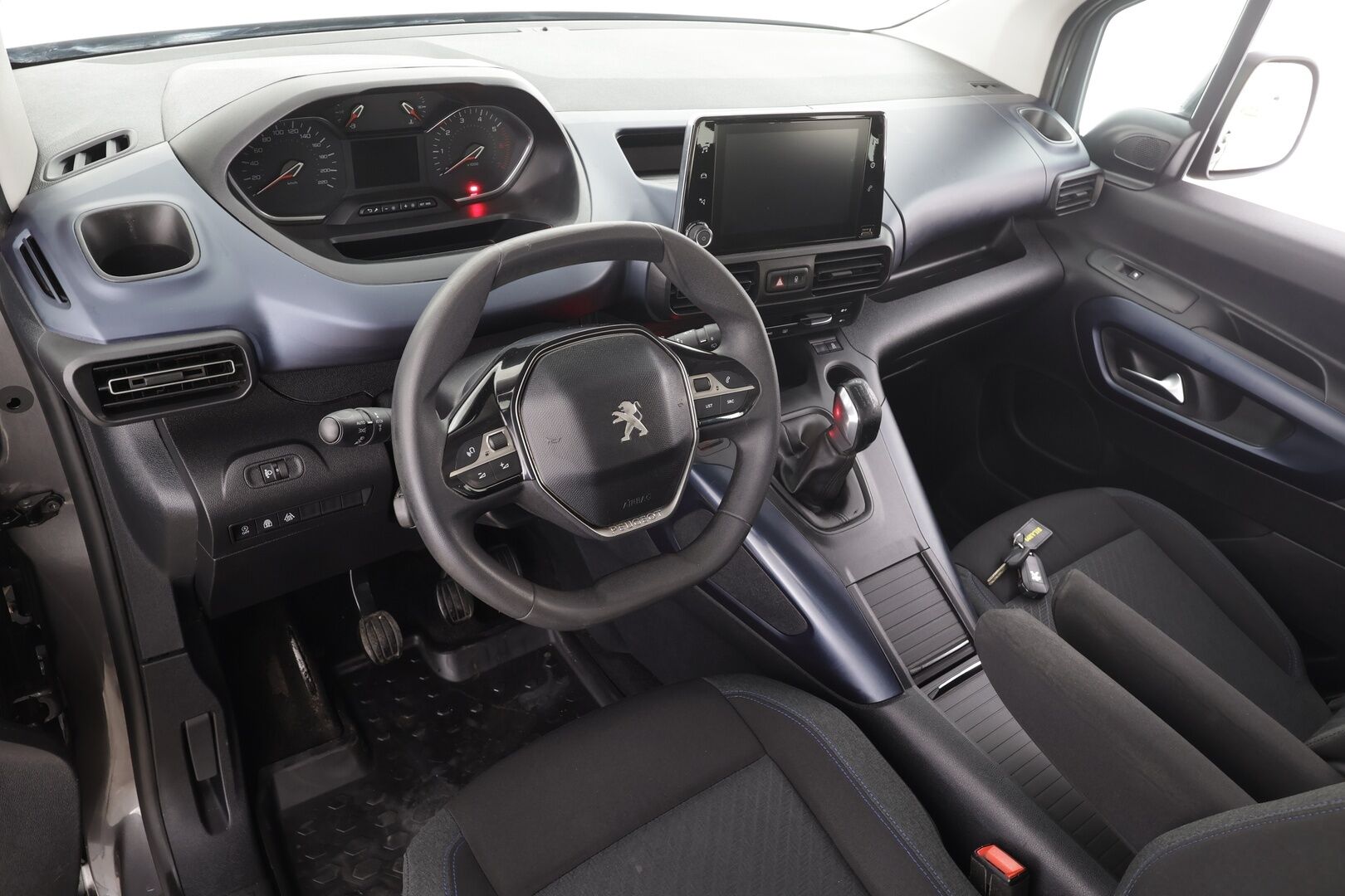 Peugeot Rifter 2019 Allure BlueHDi 100 S&S L1 * Vakkari / P.Tutka / Lohko+Sisä / Koukku / Navi * - Suomi-auto / Merkkihuollettu