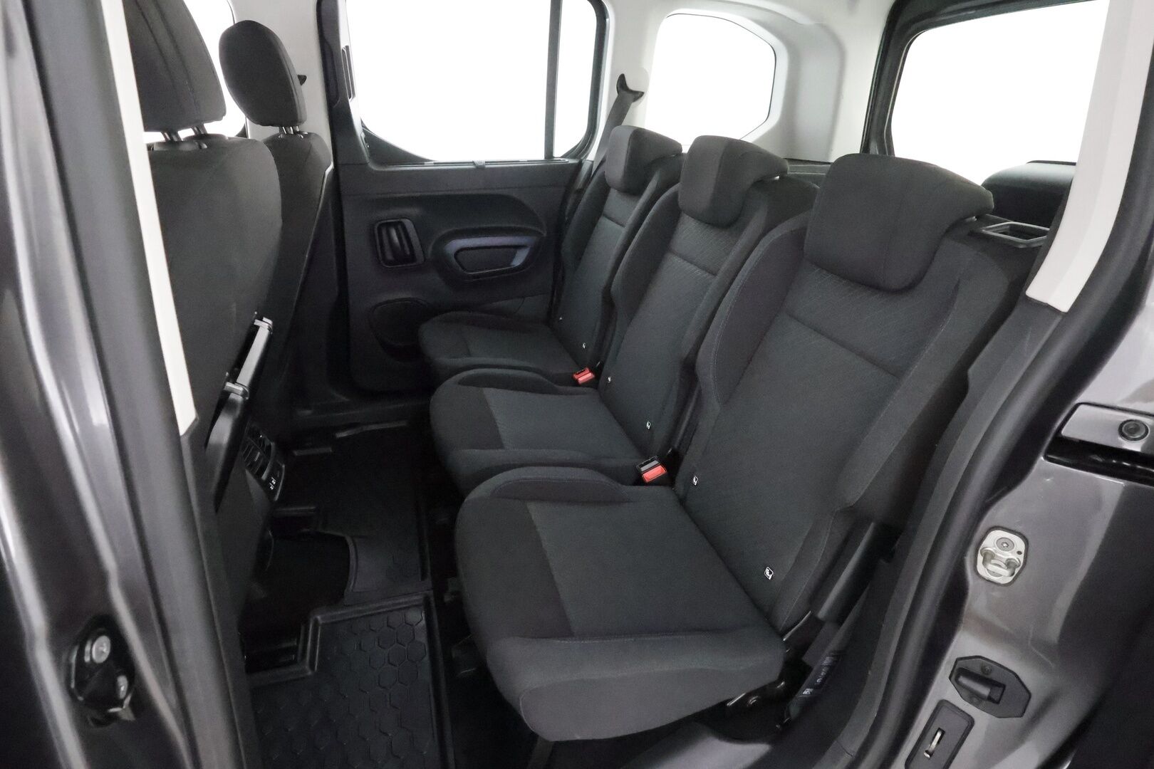 Peugeot Rifter 2019 Allure BlueHDi 100 S&S L1 * Vakkari / P.Tutka / Lohko+Sisä / Koukku / Navi * - Suomi-auto / Merkkihuollettu