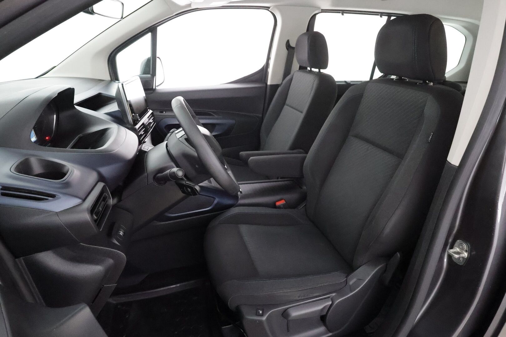 Peugeot Rifter 2019 Allure BlueHDi 100 S&S L1 * Vakkari / P.Tutka / Lohko+Sisä / Koukku / Navi * - Suomi-auto / Merkkihuollettu