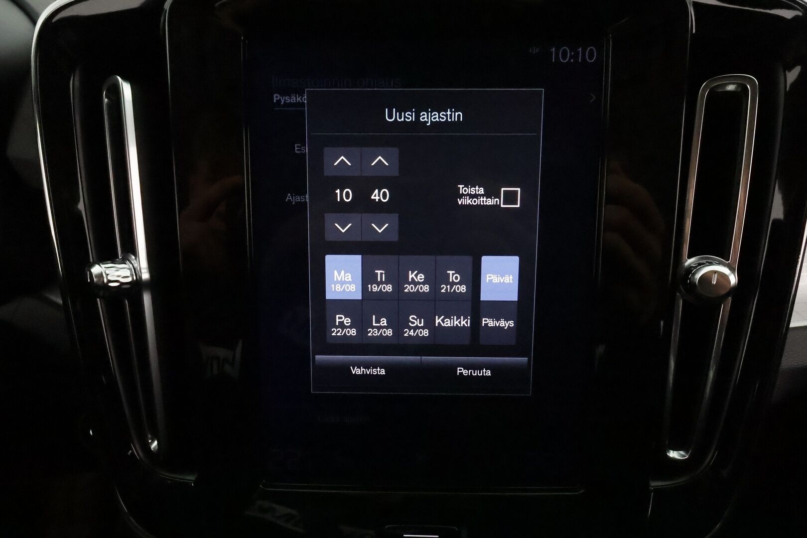 Volvo XC40 2019 D3 AWD Momentum aut **Adapt.vakkari / P.kamera / Full LED / Navi / Webasto / Koukku** - Suomi-auto / Merkkihuollettu / Kahdet renkaat aluvanteilla / Penkinlämmittimet takana / Ratinlämmitin / Ohjauspyörän lämmitin / Digimittaristo