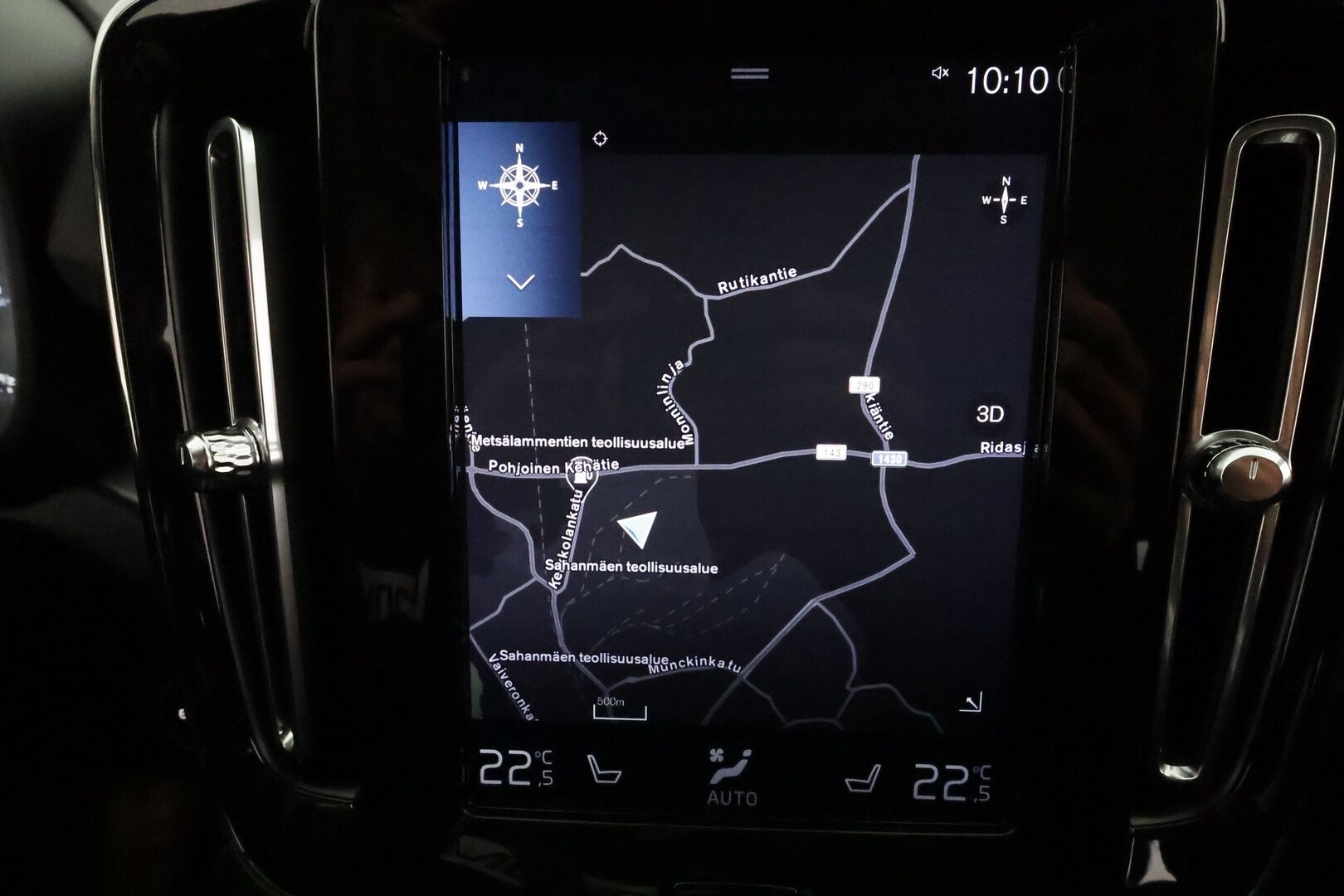 Volvo XC40 2019 D3 AWD Momentum aut **Adapt.vakkari / P.kamera / Full LED / Navi / Webasto / Koukku** - Suomi-auto / Merkkihuollettu / Kahdet renkaat aluvanteilla / Penkinlämmittimet takana / Ratinlämmitin / Ohjauspyörän lämmitin / Digimittaristo