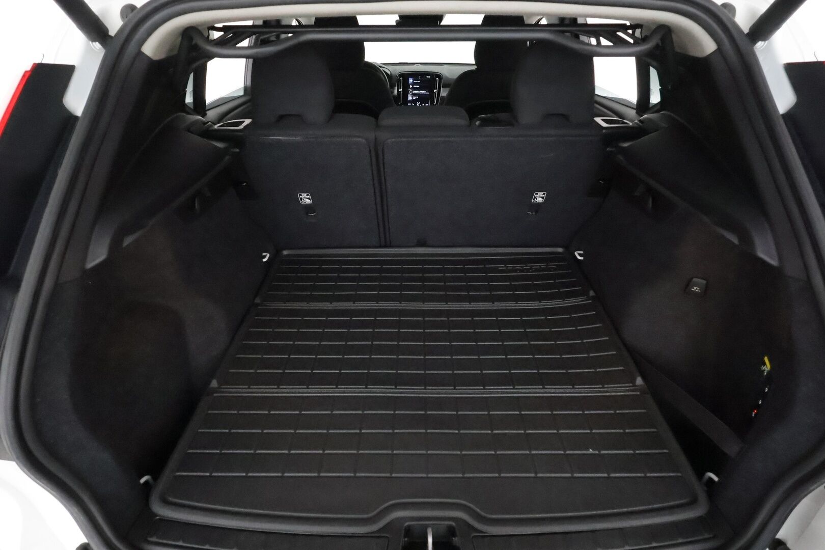 Volvo XC40 2019 D3 AWD Momentum aut **Adapt.vakkari / P.kamera / Full LED / Navi / Webasto / Koukku** - Suomi-auto / Merkkihuollettu / Kahdet renkaat aluvanteilla / Penkinlämmittimet takana / Ratinlämmitin / Ohjauspyörän lämmitin / Digimittaristo